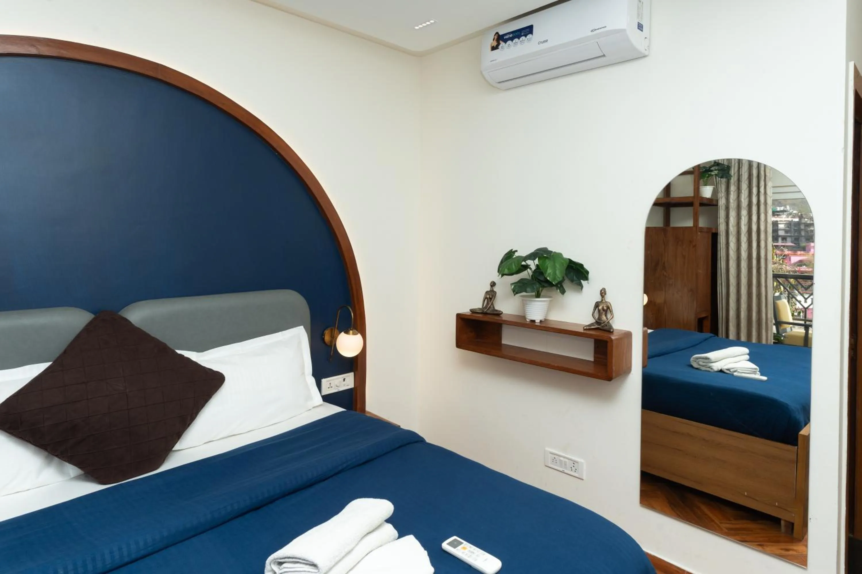 Bedroom, Bed in Joey's By The Ganges