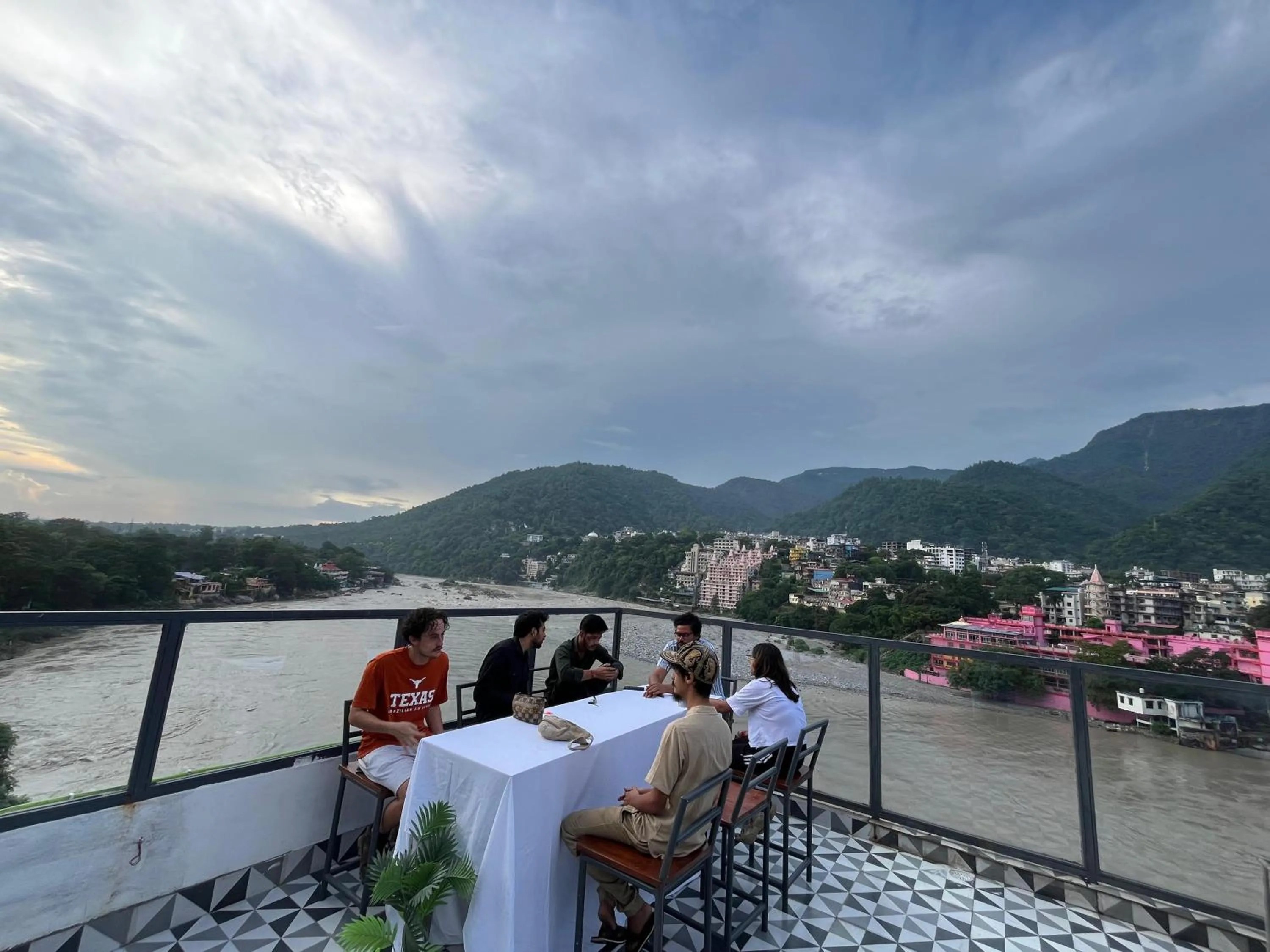 Restaurant/places to eat in Joey's By The Ganges