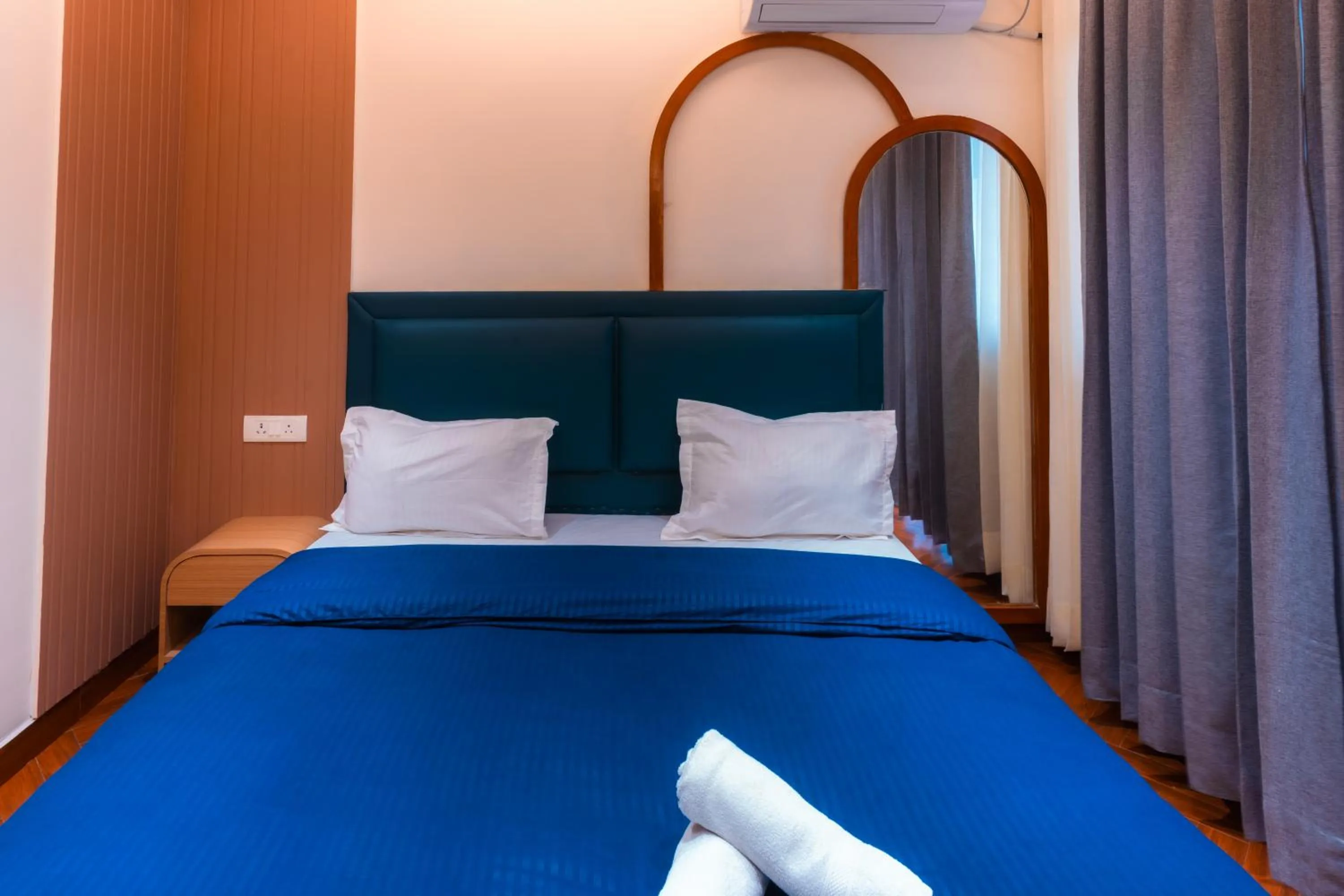 Bed in Joey's By The Ganges