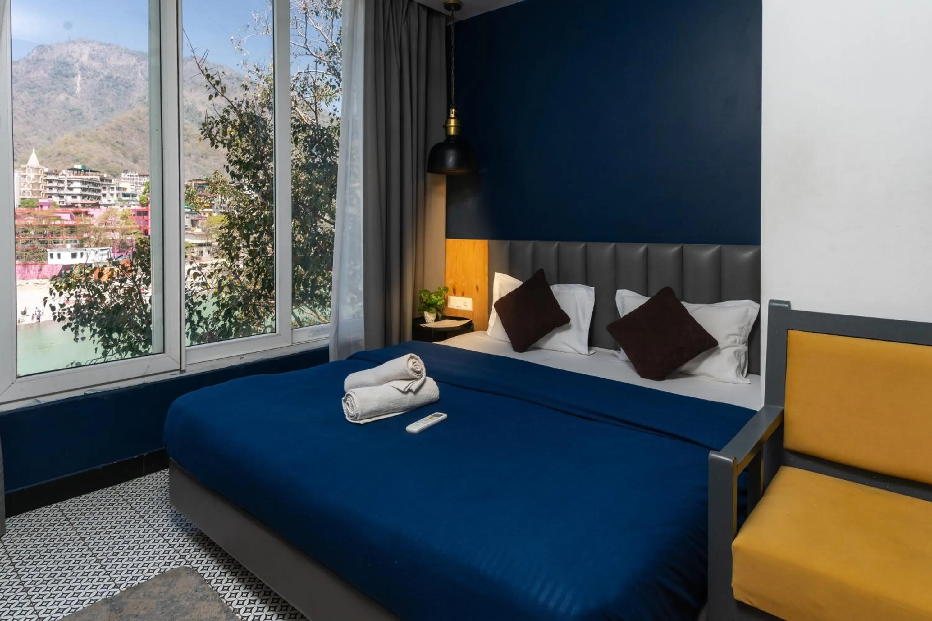 Bed in Joey's By The Ganges