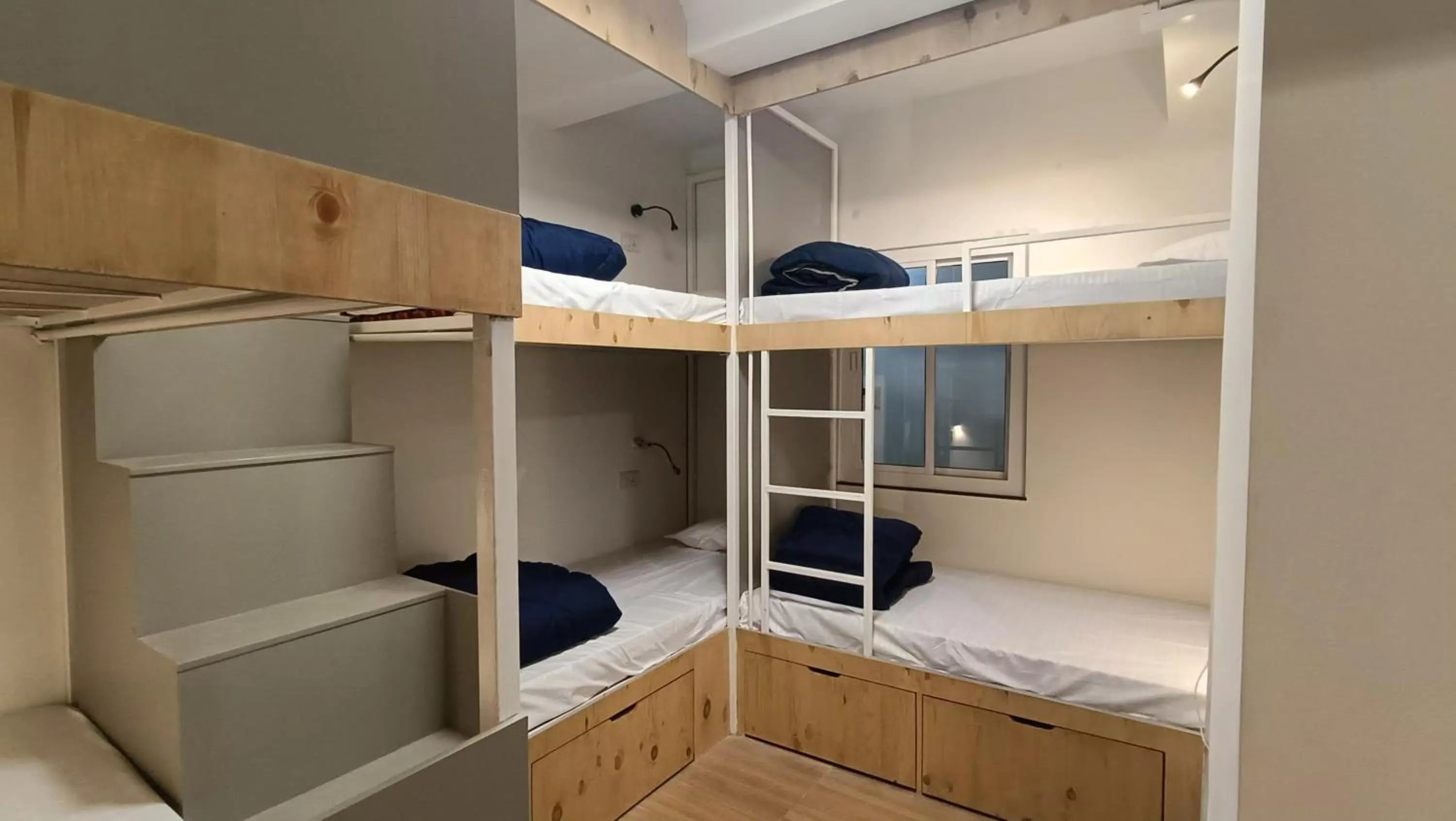 Bed in Joey's By The Ganges