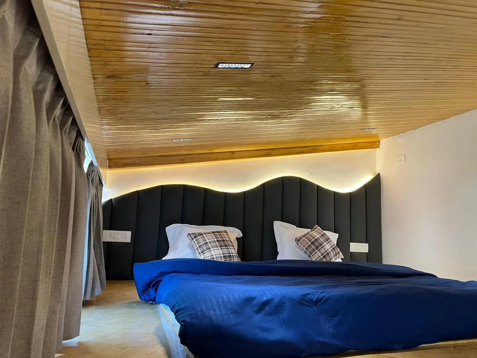 Bed in Joey's By The Ganges