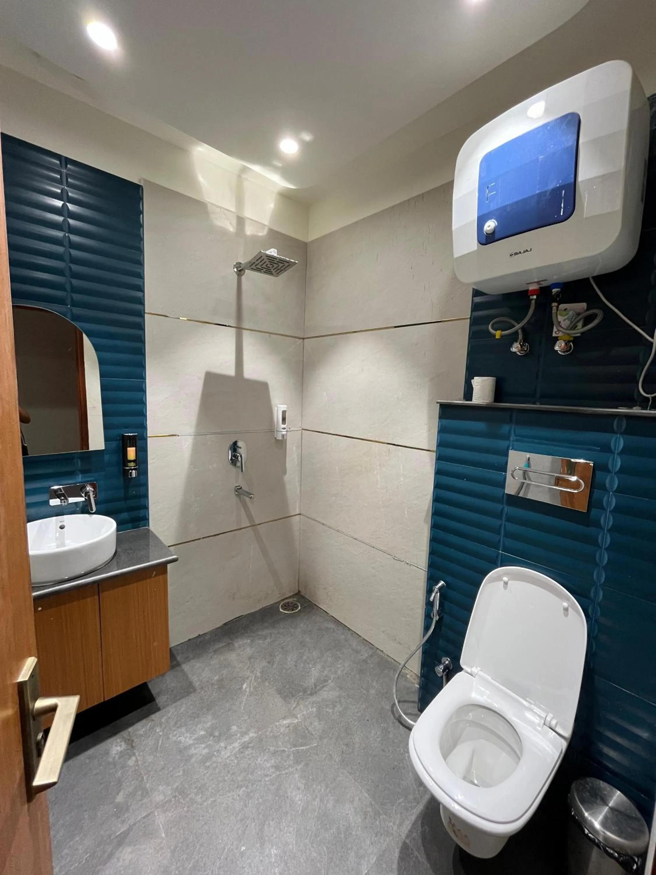 Toilet in Joey's By The Ganges