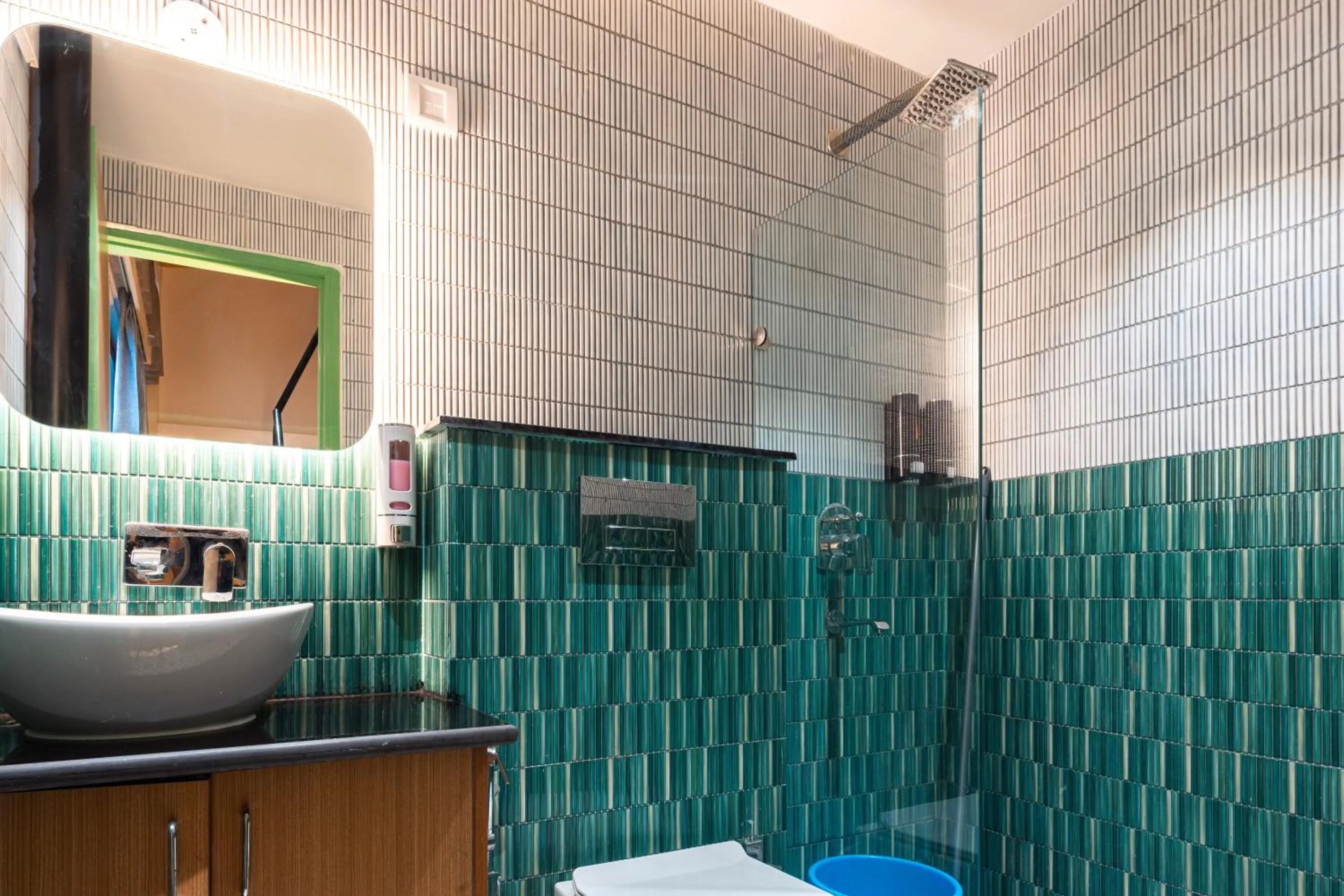 Joey's By The Ganges