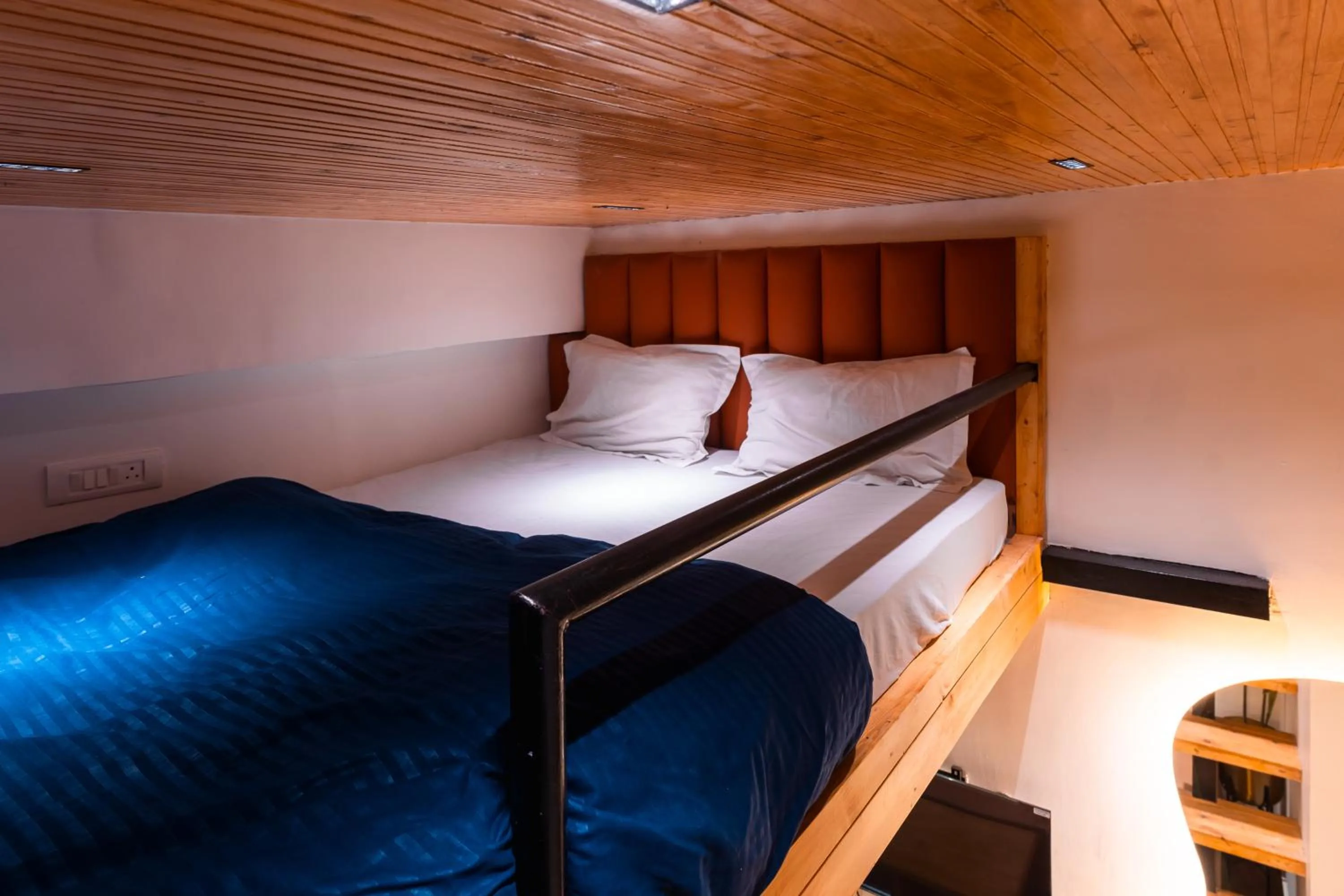 Bed in Joey's By The Ganges