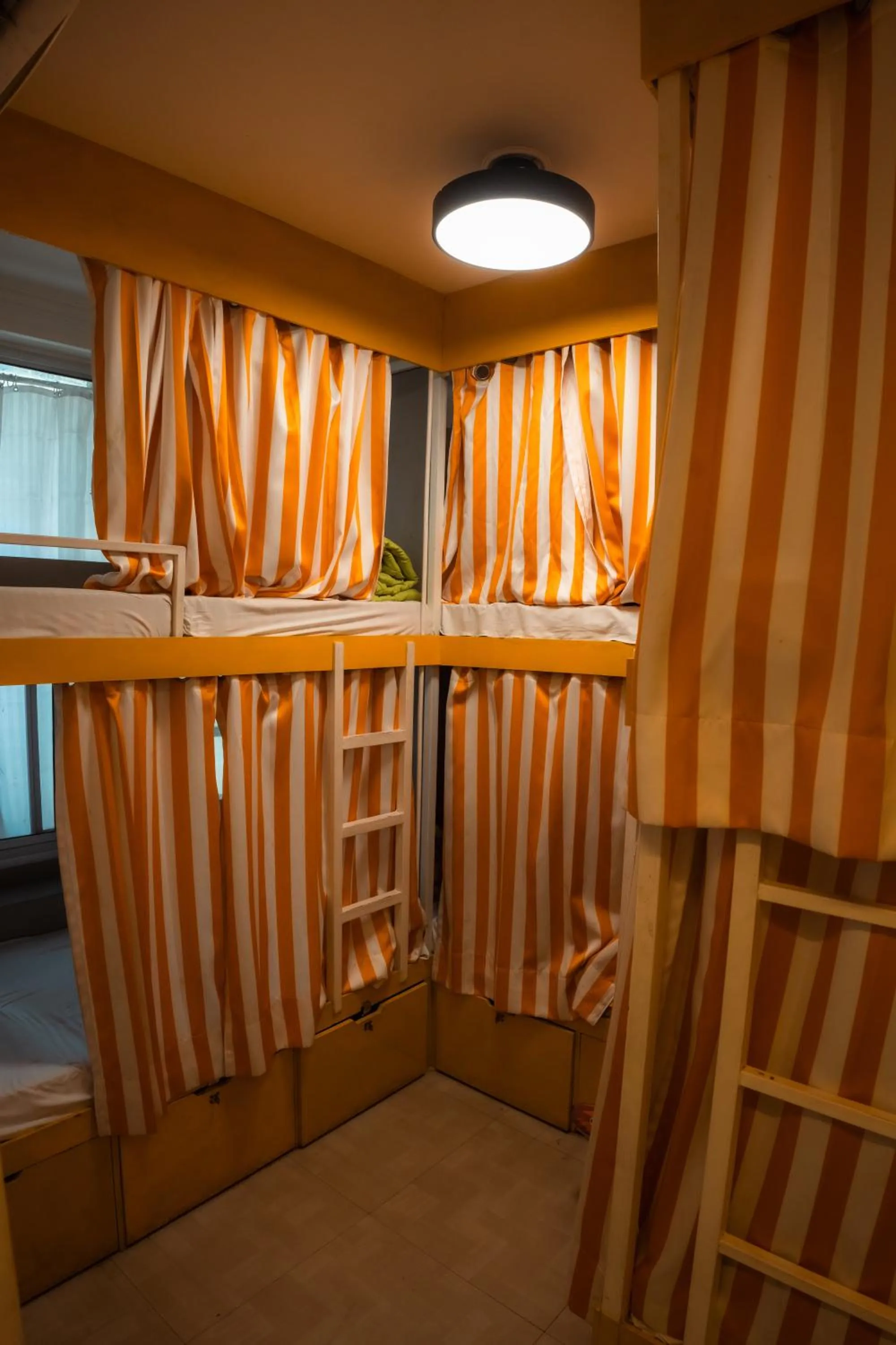 Bed in Joey's By The Ganges