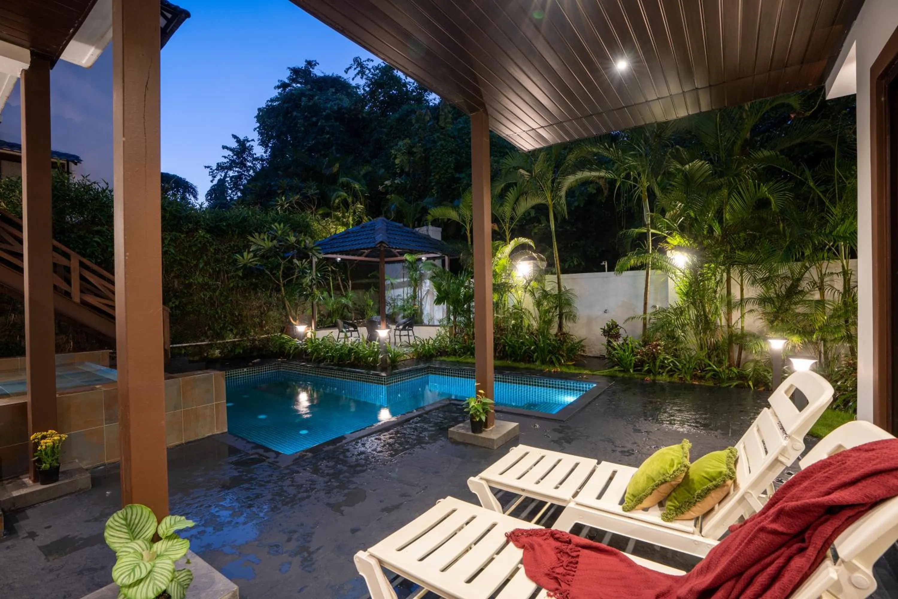ELIVAAS 4 BHK with Pvt Pool & Entertainment Room - Indah