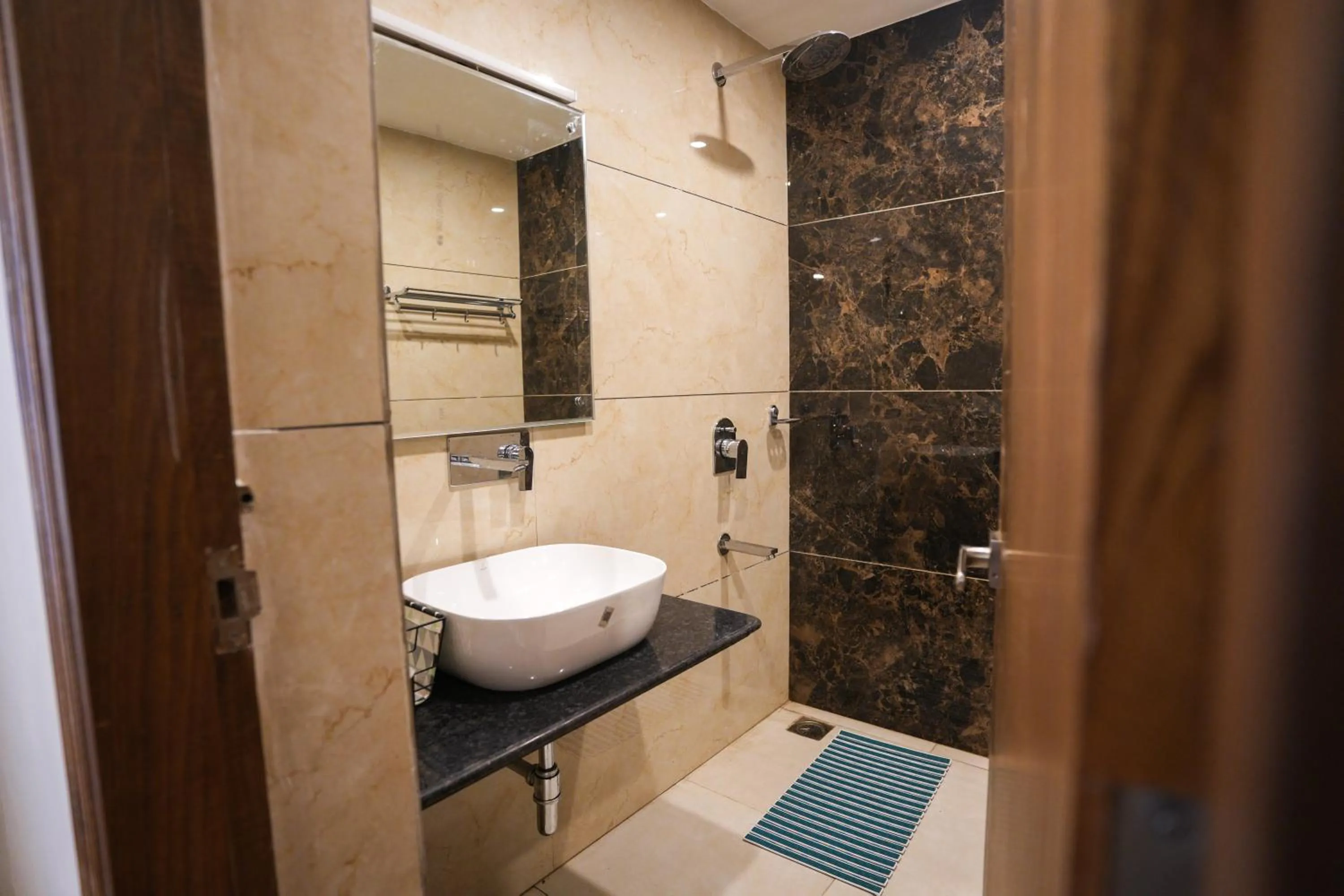 Shower in Shalom Backpackers Mussoorie