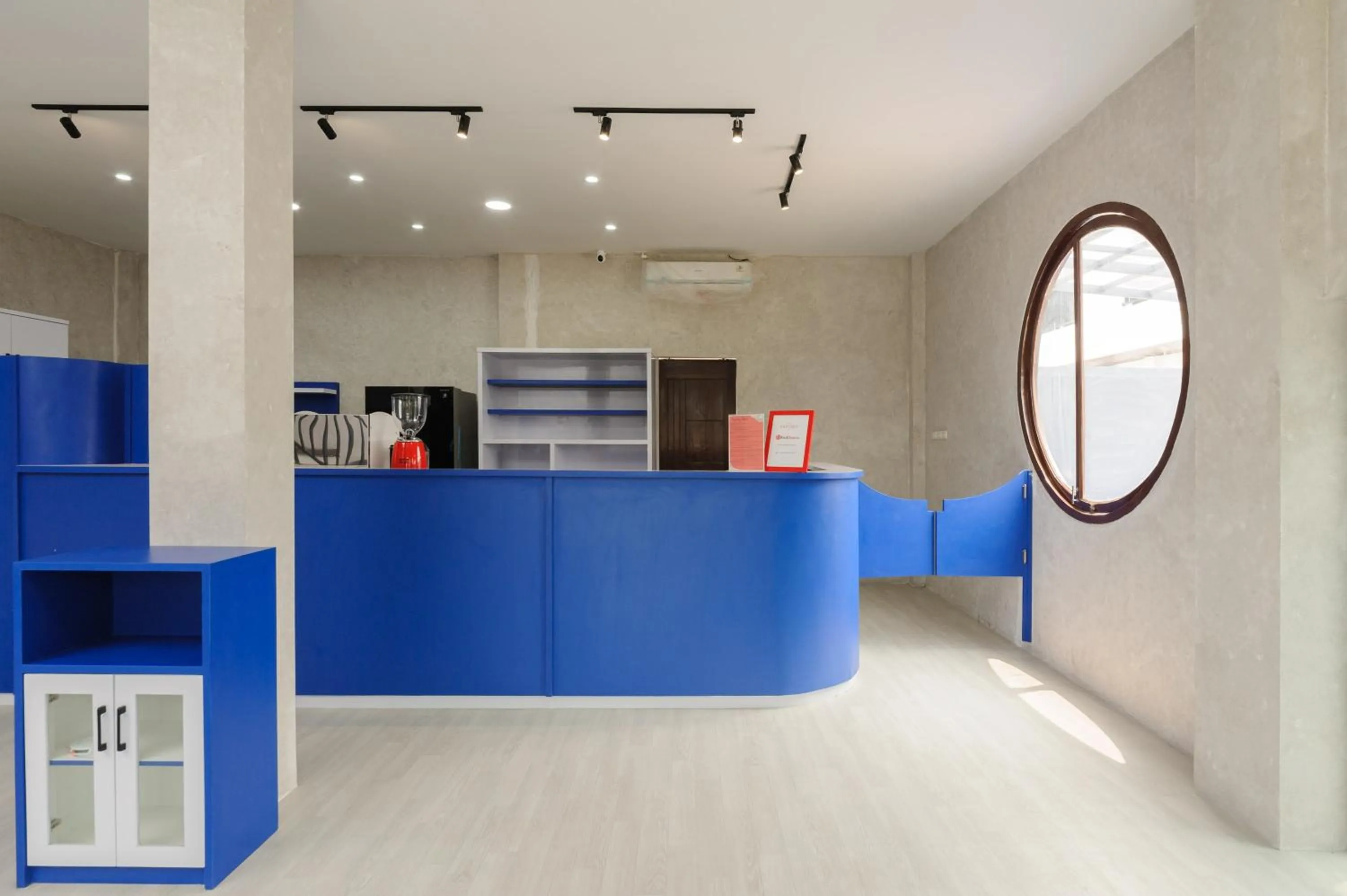 Lobby or reception in RedDoorz Plus Syariah near Mall Boemi Kedaton Lampung