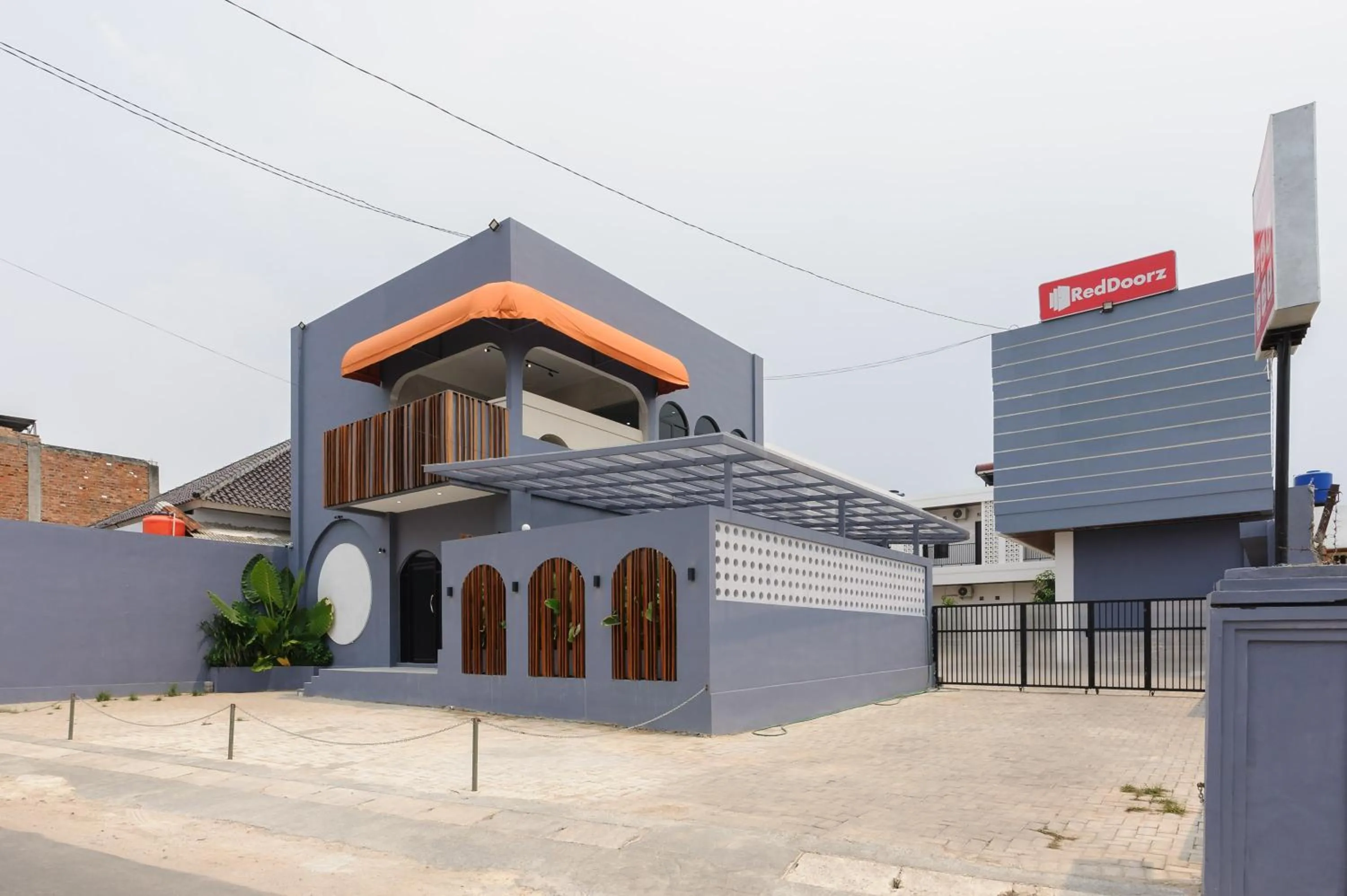 Property building in RedDoorz Plus Syariah near Mall Boemi Kedaton Lampung