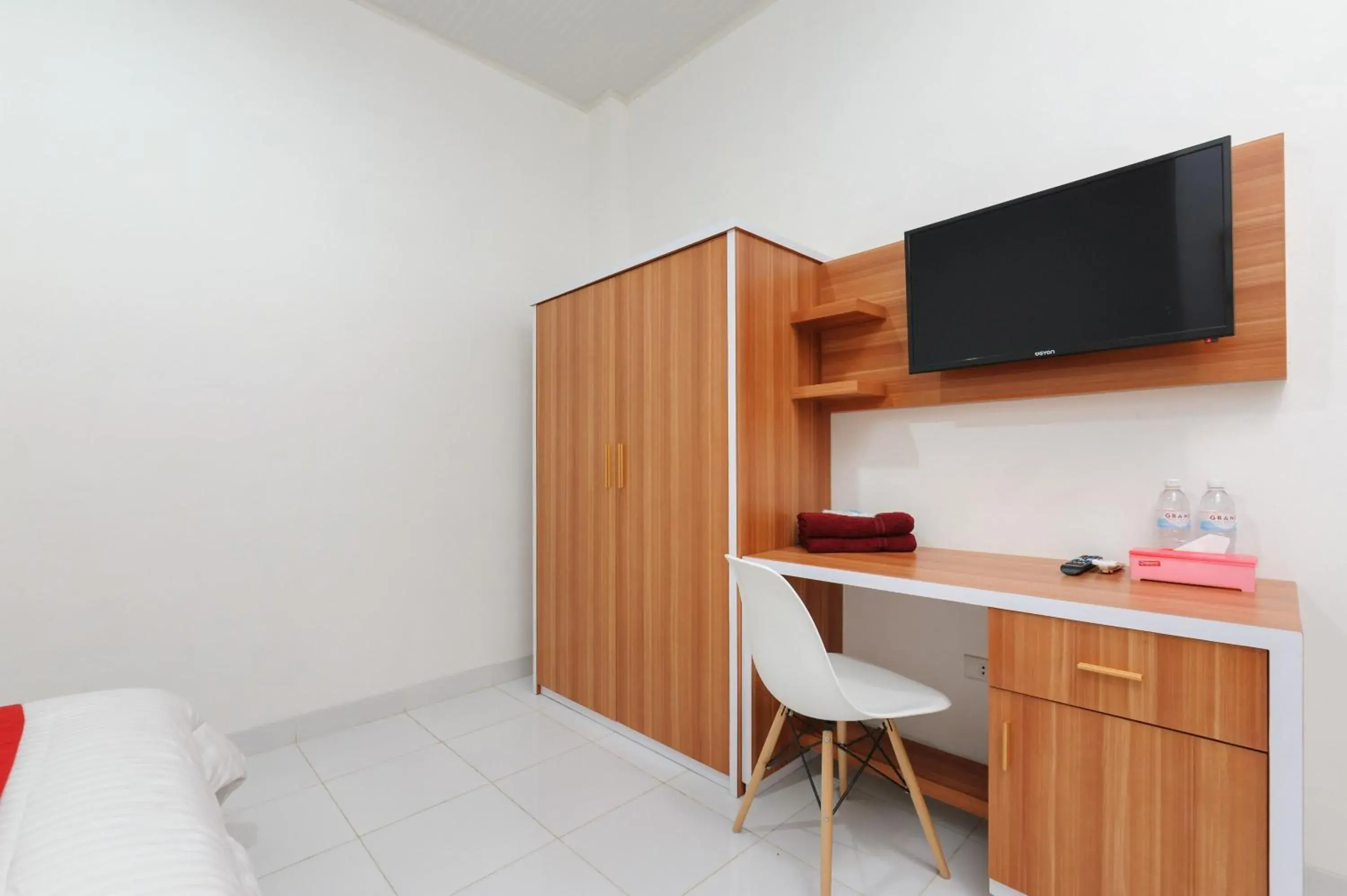 Bed in RedDoorz Plus Syariah near Mall Boemi Kedaton Lampung Bed in RedDoorz Plus Syariah near Mall Boemi Kedaton Lampung