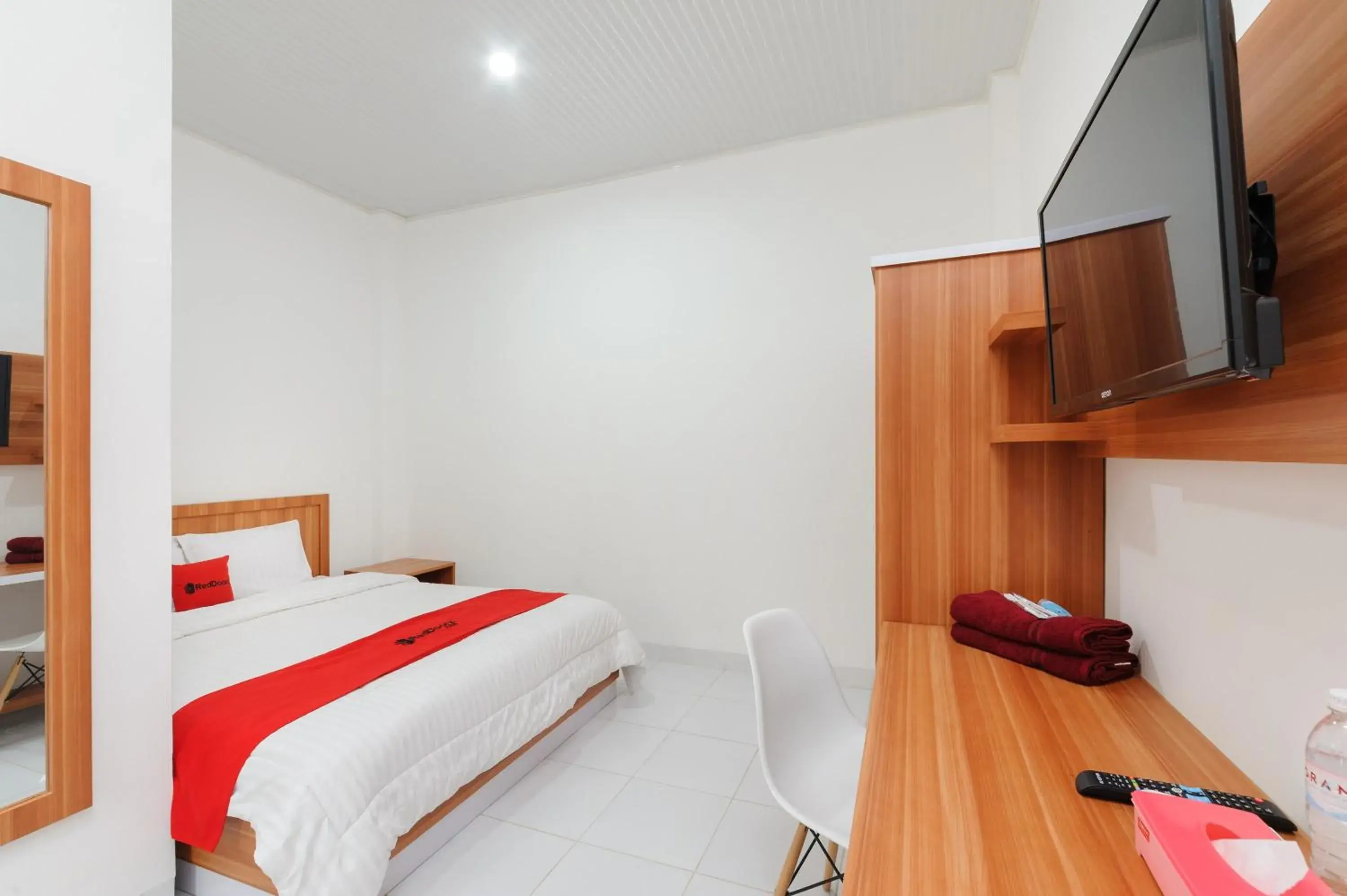 Bed in RedDoorz Plus Syariah near Mall Boemi Kedaton Lampung Bed in RedDoorz Plus Syariah near Mall Boemi Kedaton Lampung