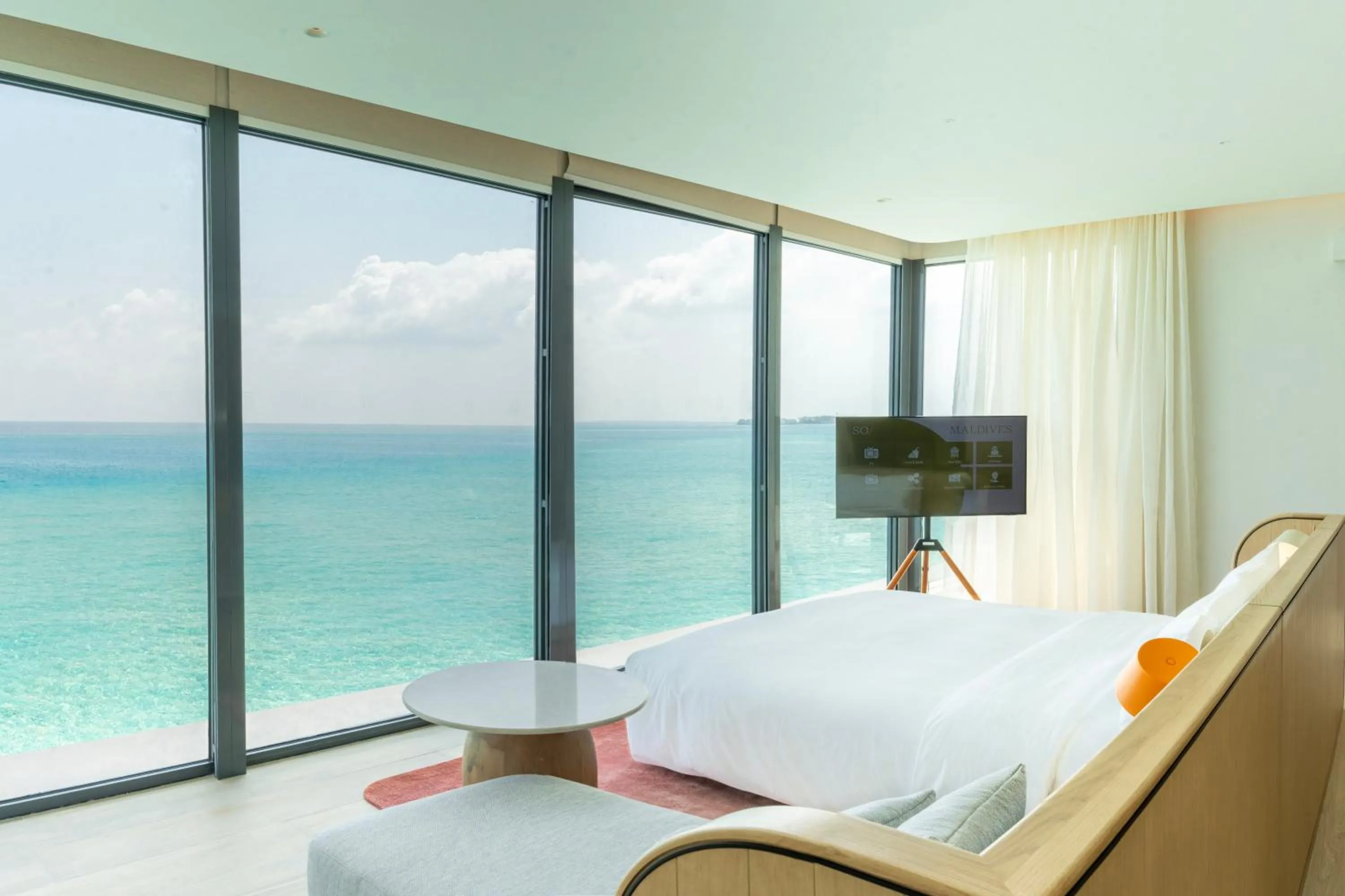 Communal lounge/ TV room, Bed in SO/ Maldives