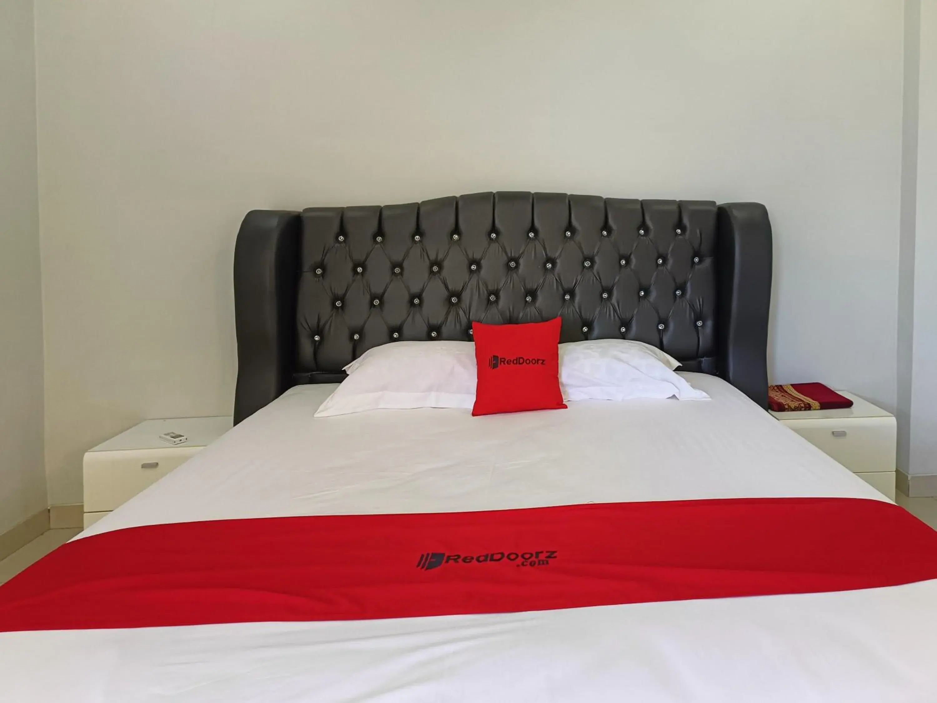 Bed in RedDoorz @ Green Homestay Syariah Baubau Bed in RedDoorz @ Green Homestay Syariah Baubau