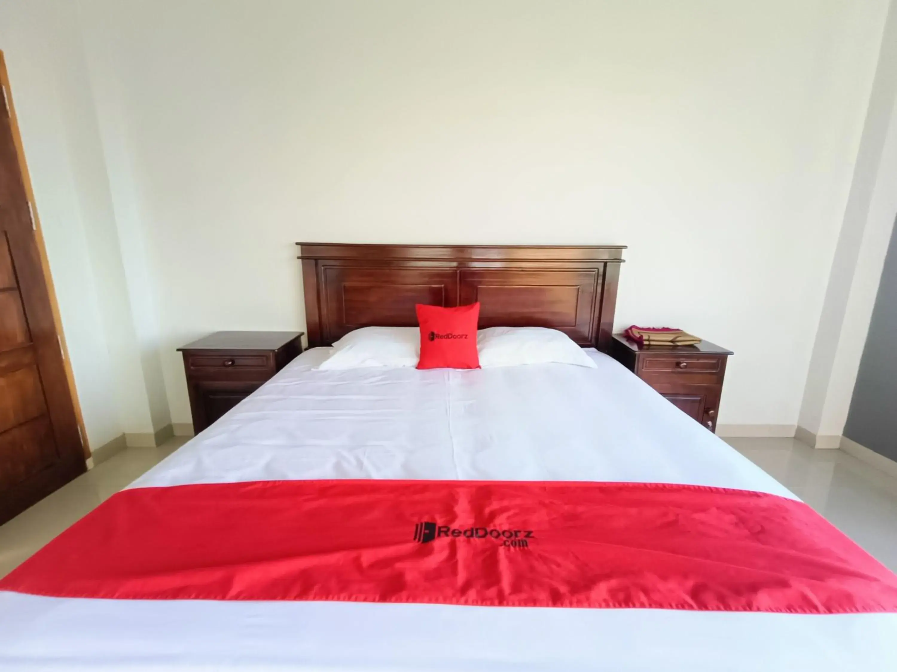 Bed in RedDoorz @ Green Homestay Syariah Baubau Bed in RedDoorz @ Green Homestay Syariah Baubau