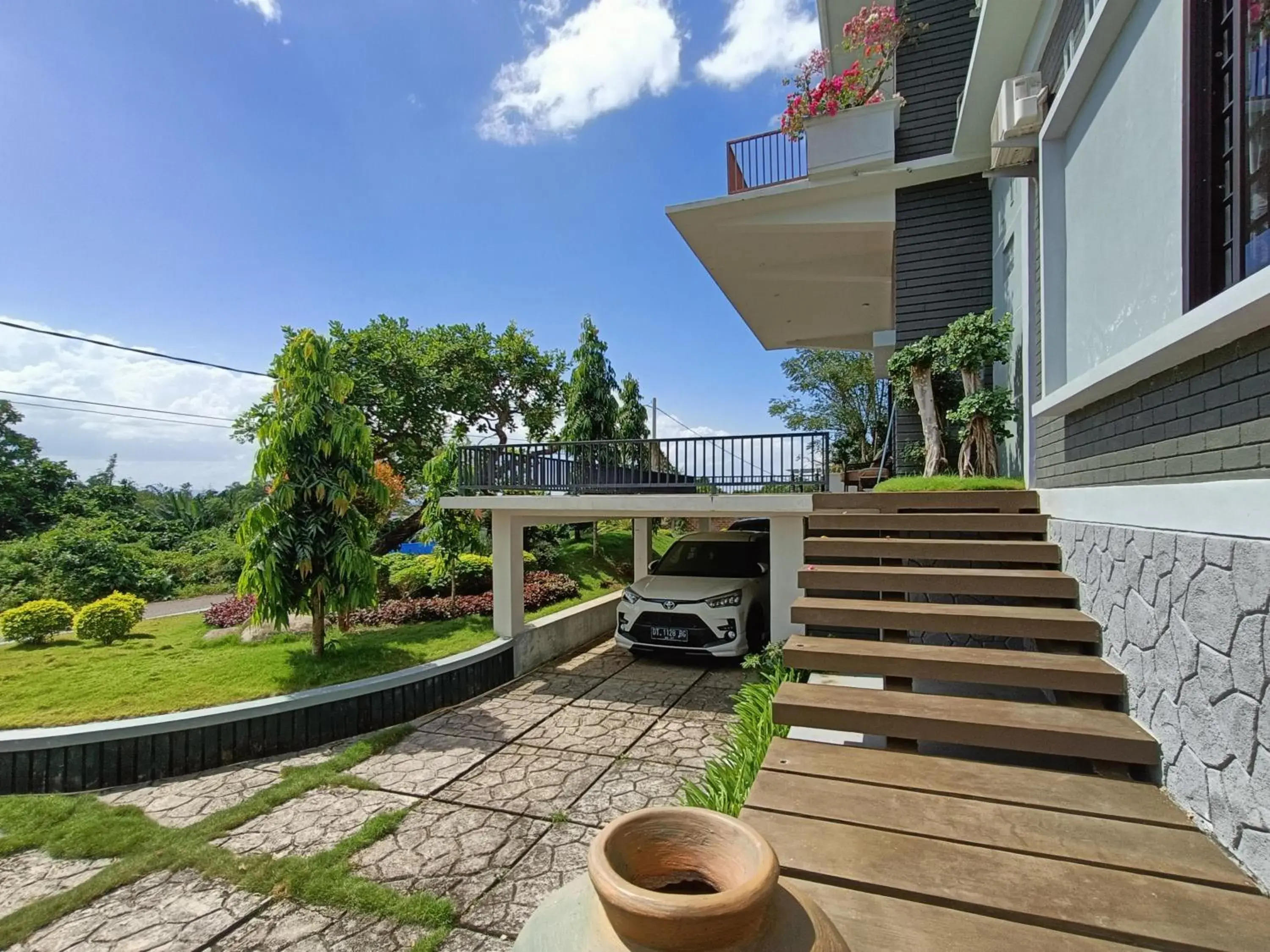 Property building in RedDoorz @ Green Homestay Syariah Baubau Property building in RedDoorz @ Green Homestay Syariah Baubau