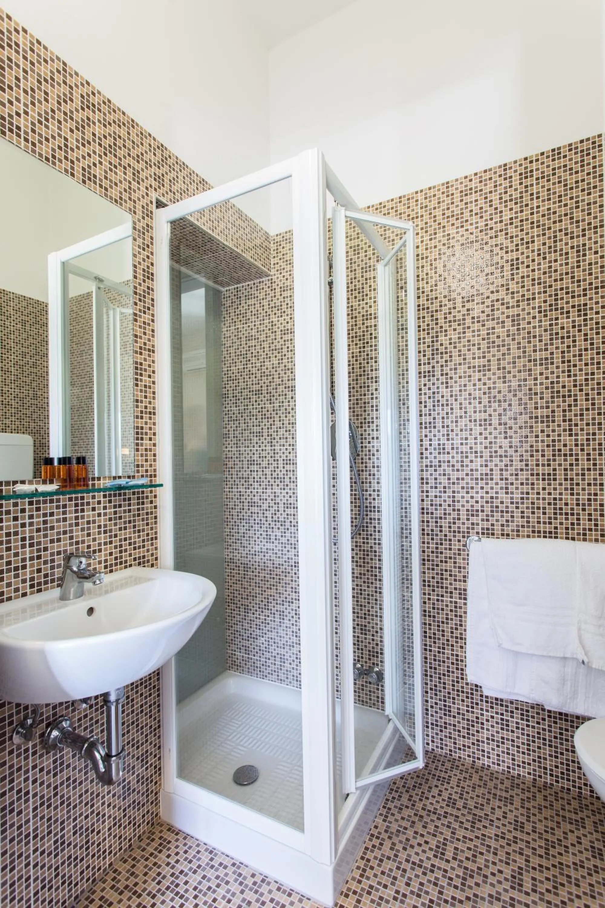 Shower in New Hotel Chiari