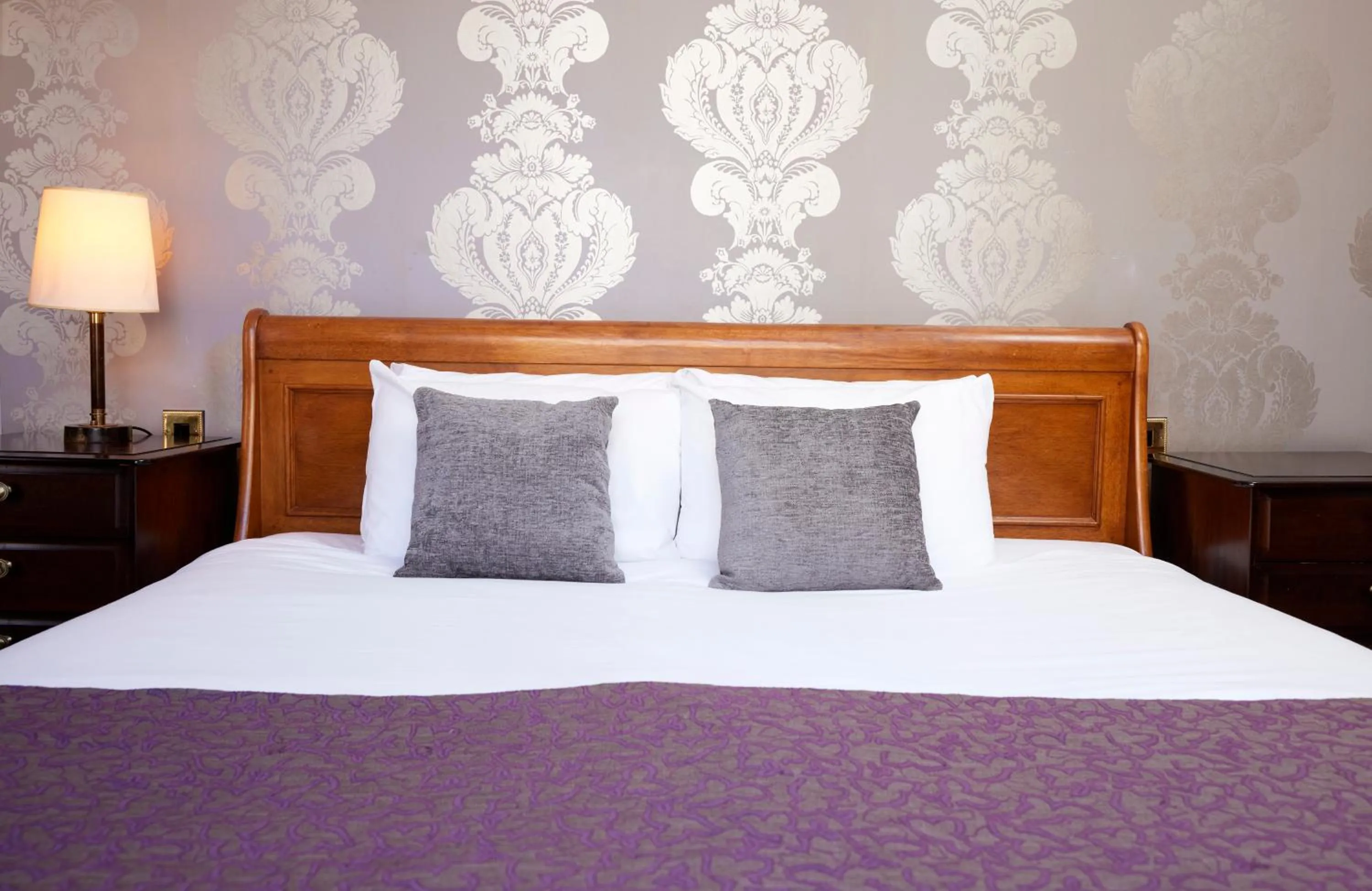 Bedroom, Bed in Fountain Inn by Greene King Inns