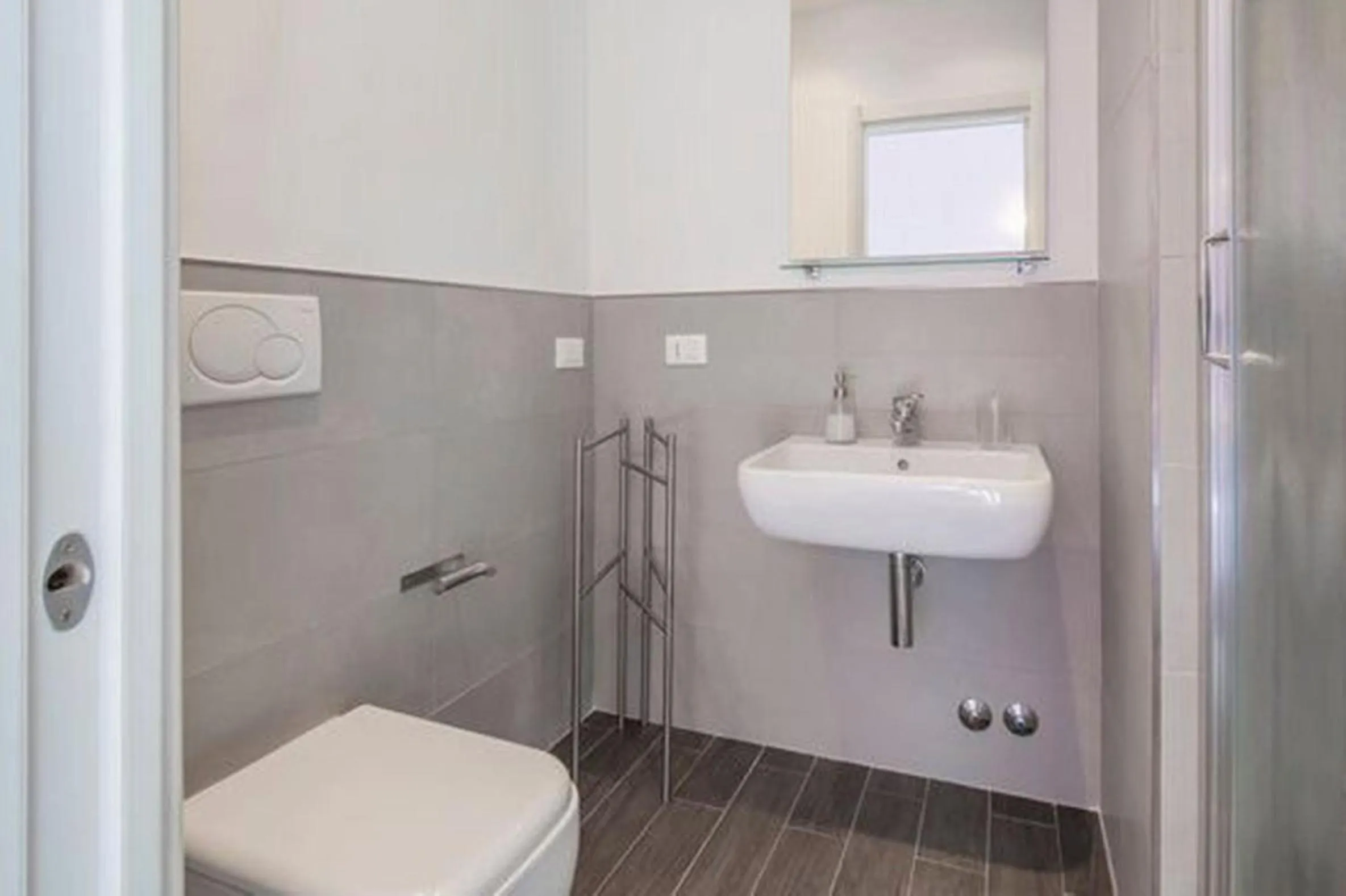 Bathroom in Bed & Puppets