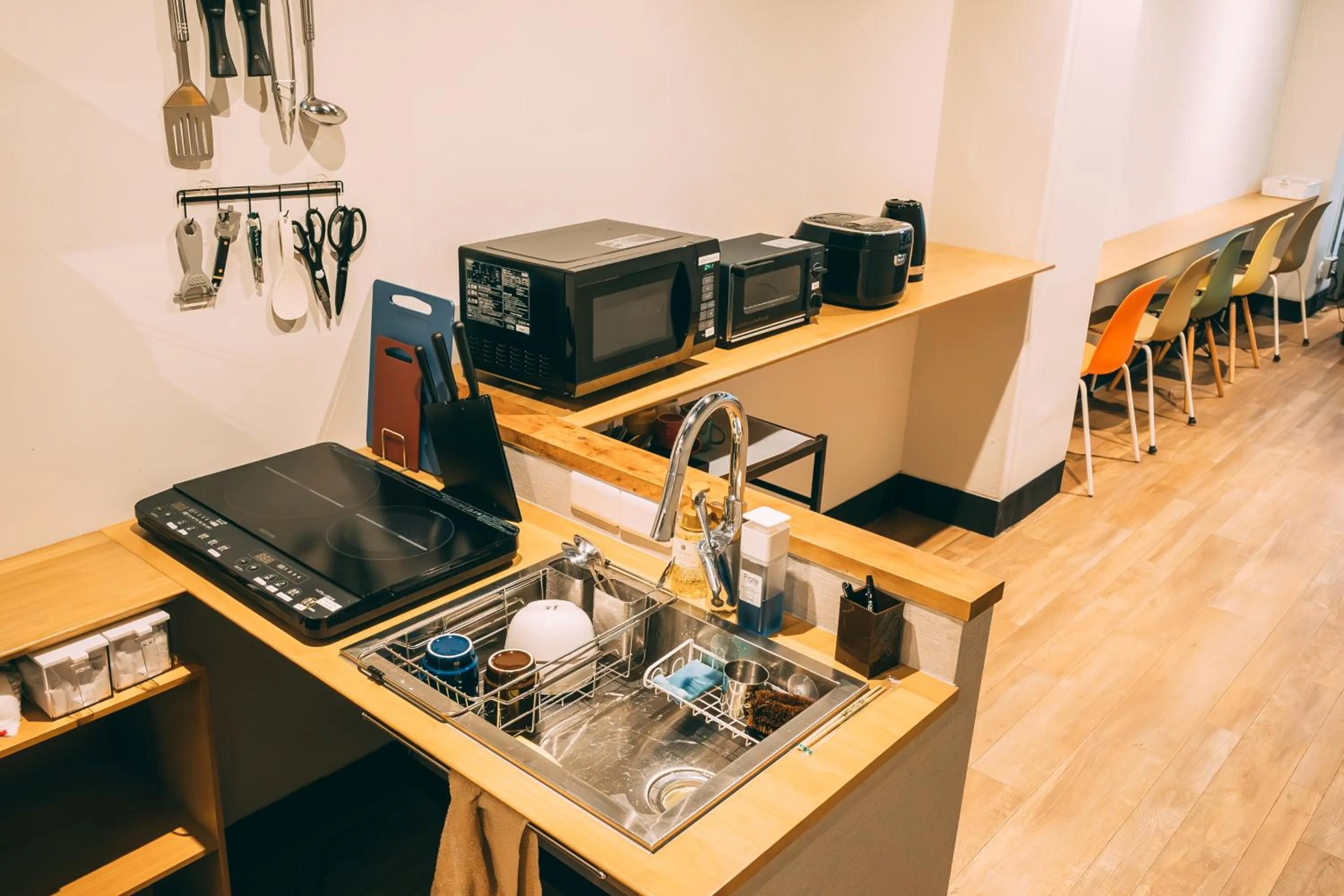 Communal kitchen in Tokyo Guesthouse HIVE