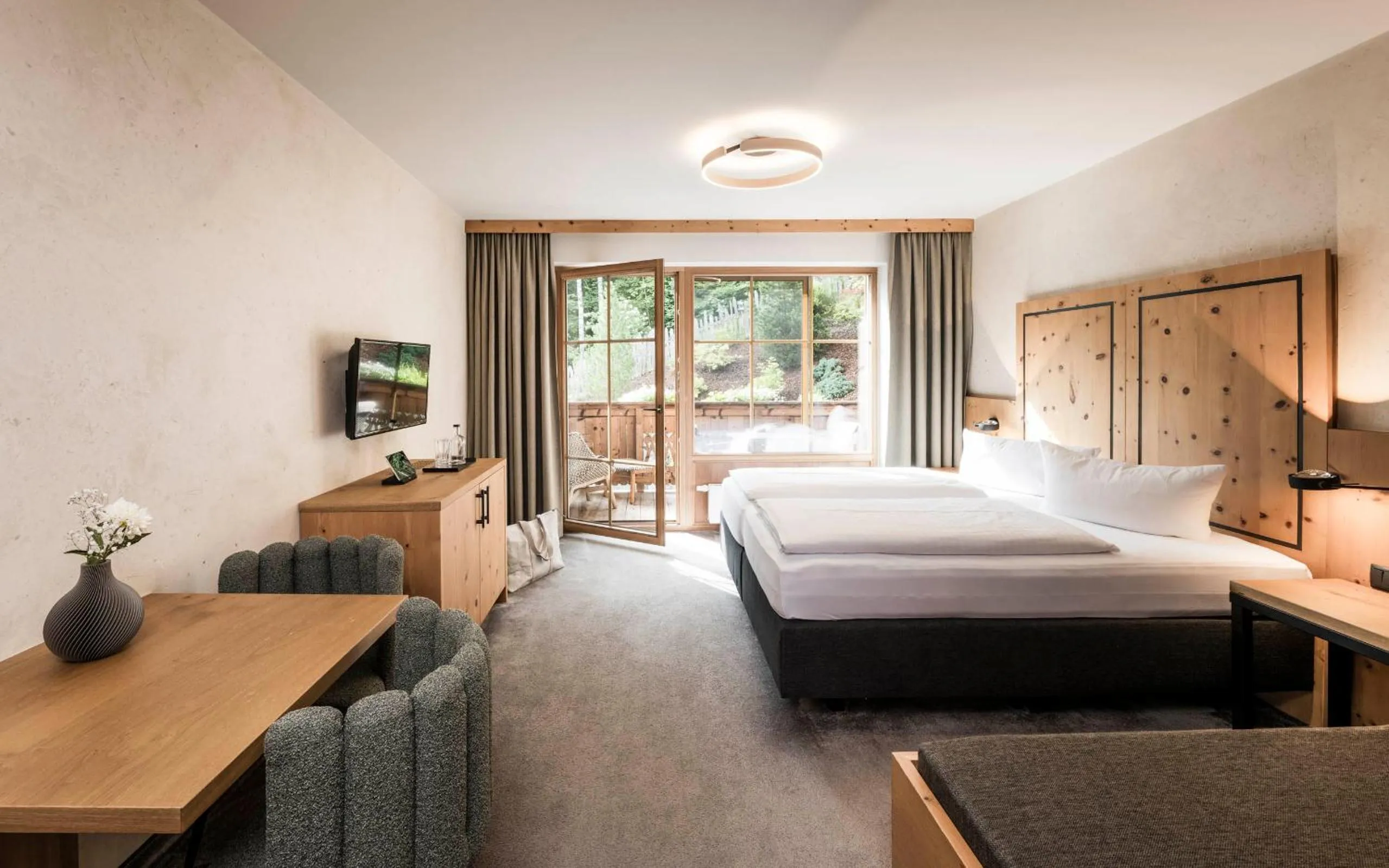 Photo of the whole room, Bed in Das Kaltenbach - ApartHotel