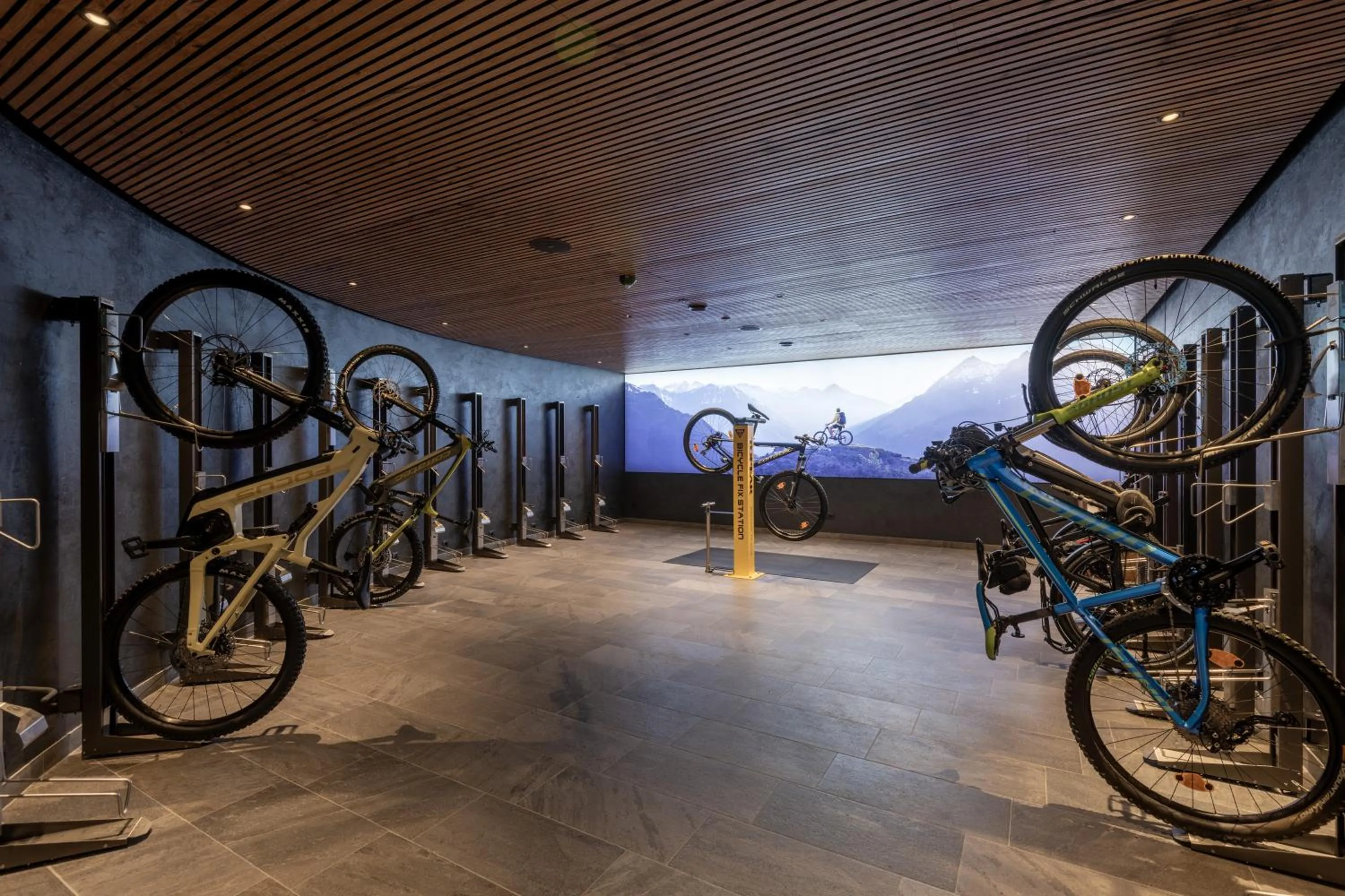 Cycling in Das Kaltenbach - ApartHotel