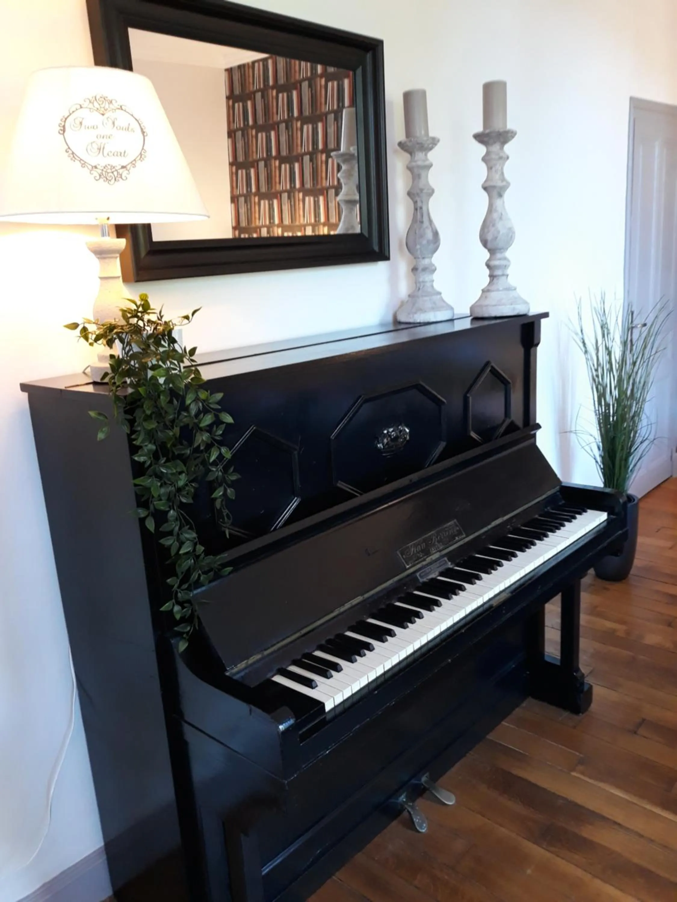 Decorative detail in Le Parc des 4 Saisons