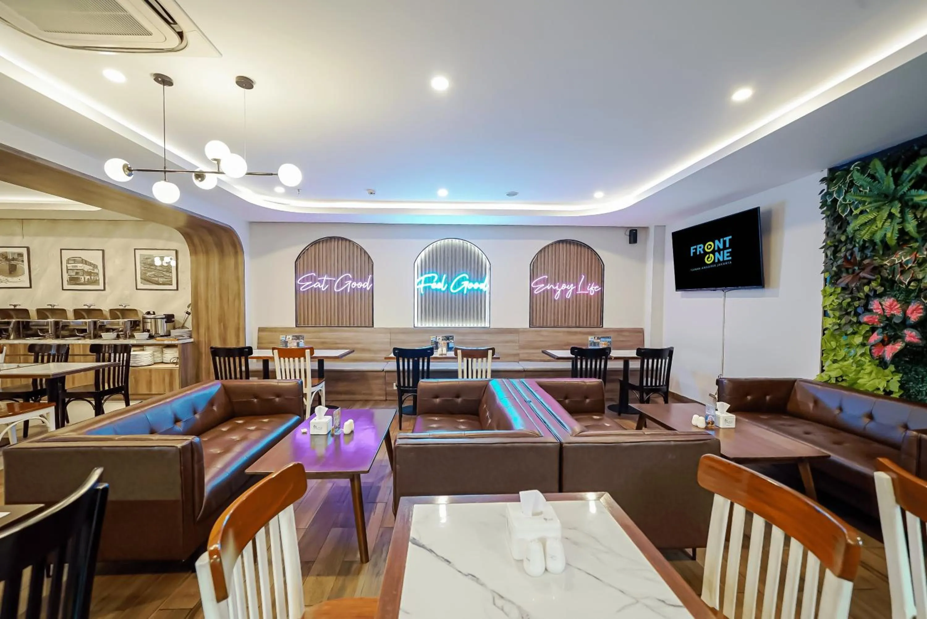 Restaurant/places to eat in Front One Boutique Hotel Taman Anggrek