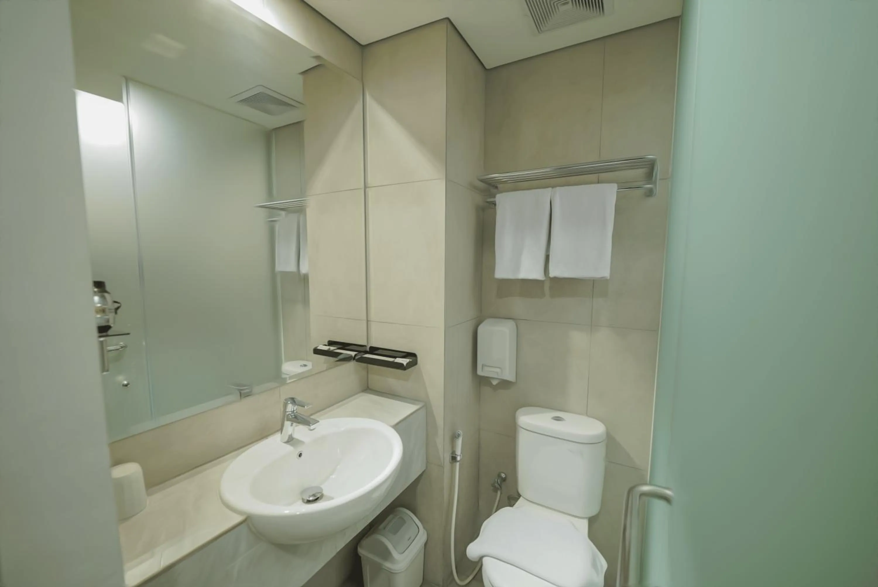 Single Room in Front One Boutique Hotel Taman Anggrek