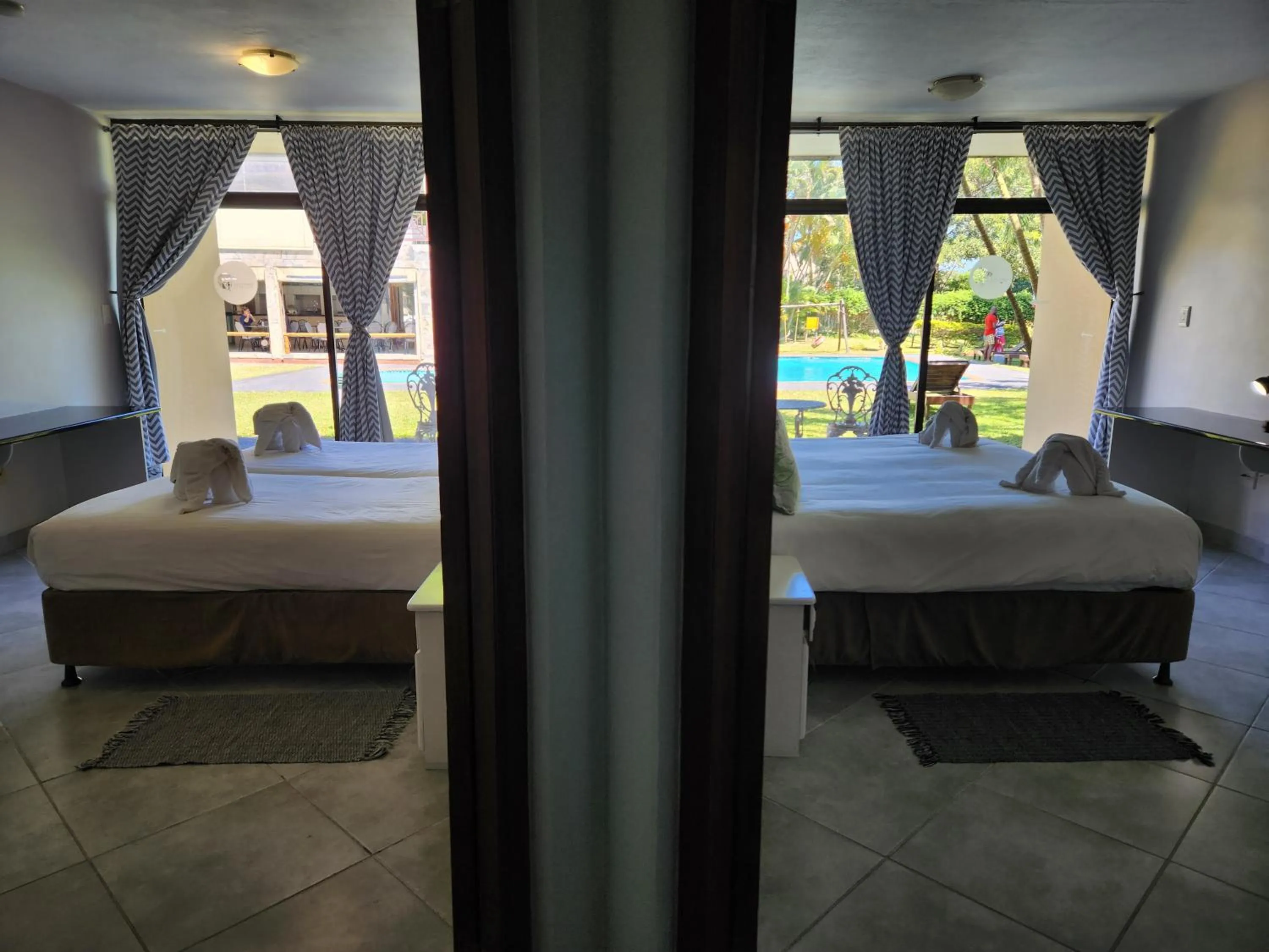 Property building, Bed in Elephant Lake Hotel