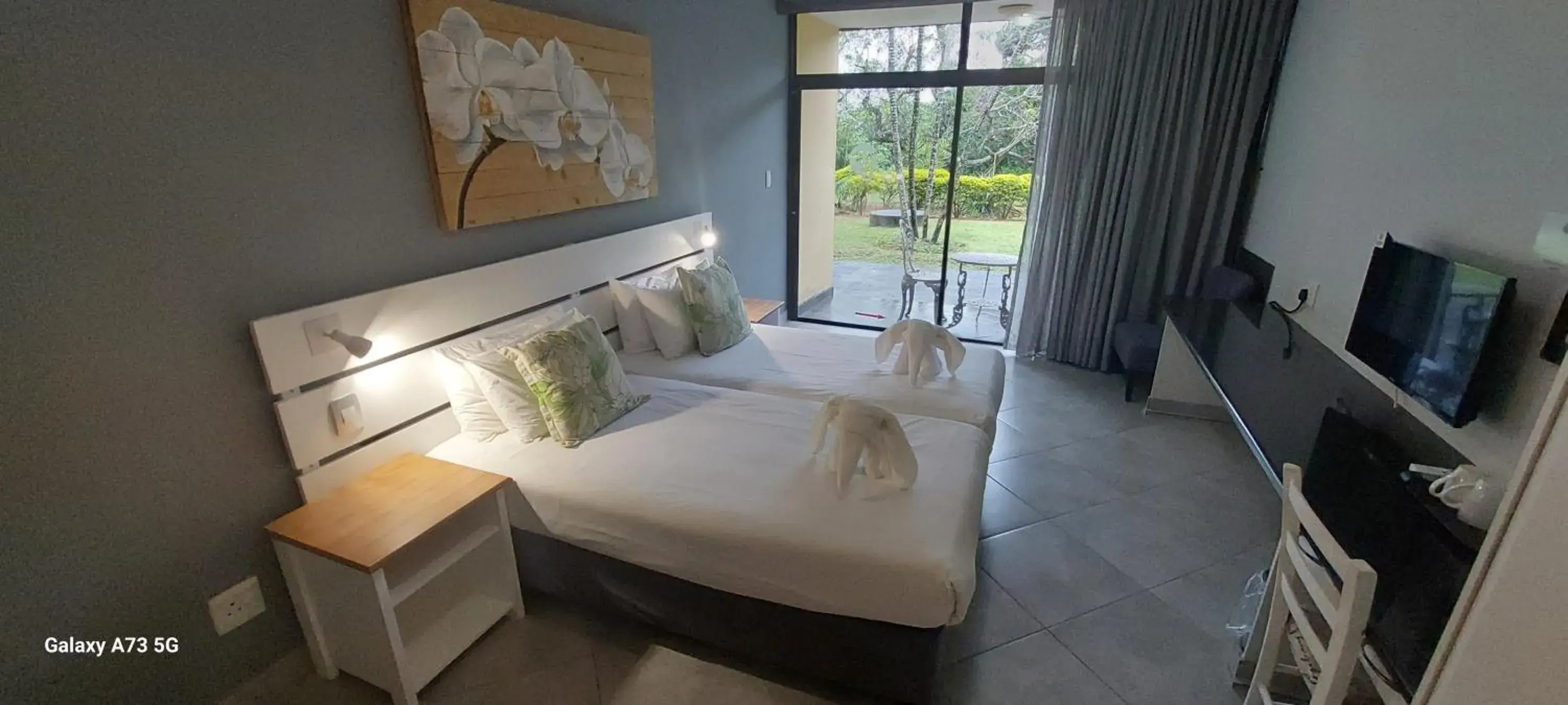 Double Room in Elephant Lake Hotel Double Room in Elephant Lake Hotel