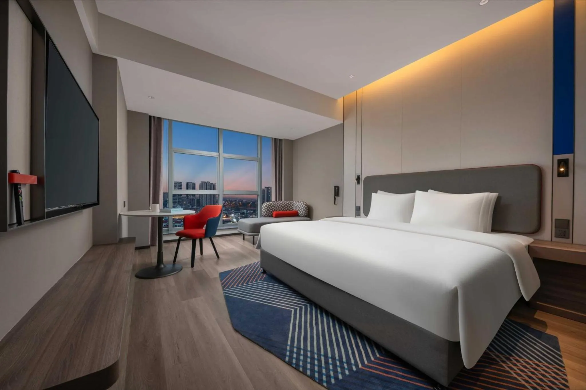 Photo of the whole room, Bed in Holiday Inn Express Mianyang Sci-Tech City by IHG