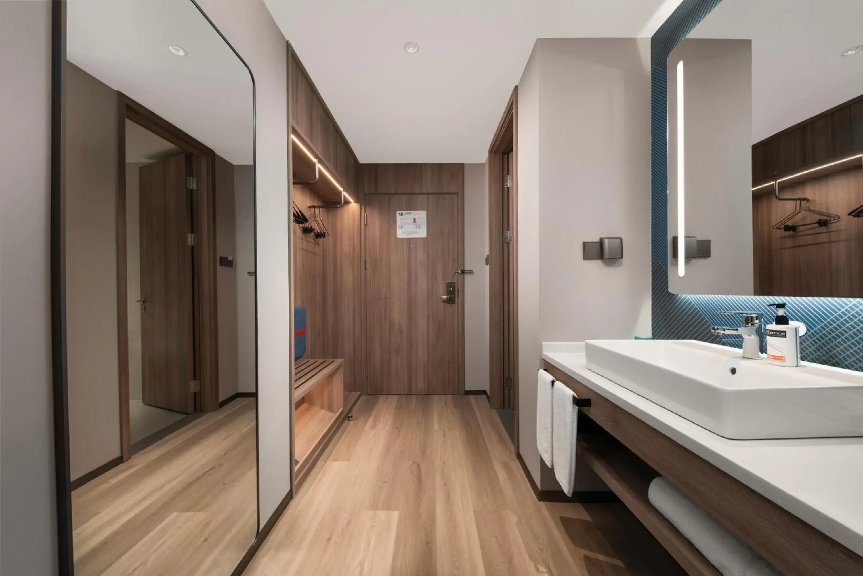 Standard Double Room with Two Double Beds - Extra Floor Space in Holiday Inn Express Mianyang Sci-Tech City by IHG Standard Double Room with Two Double Beds - Extra Floor Space in Holiday Inn Express Mianyang Sci-Tech City by IHG