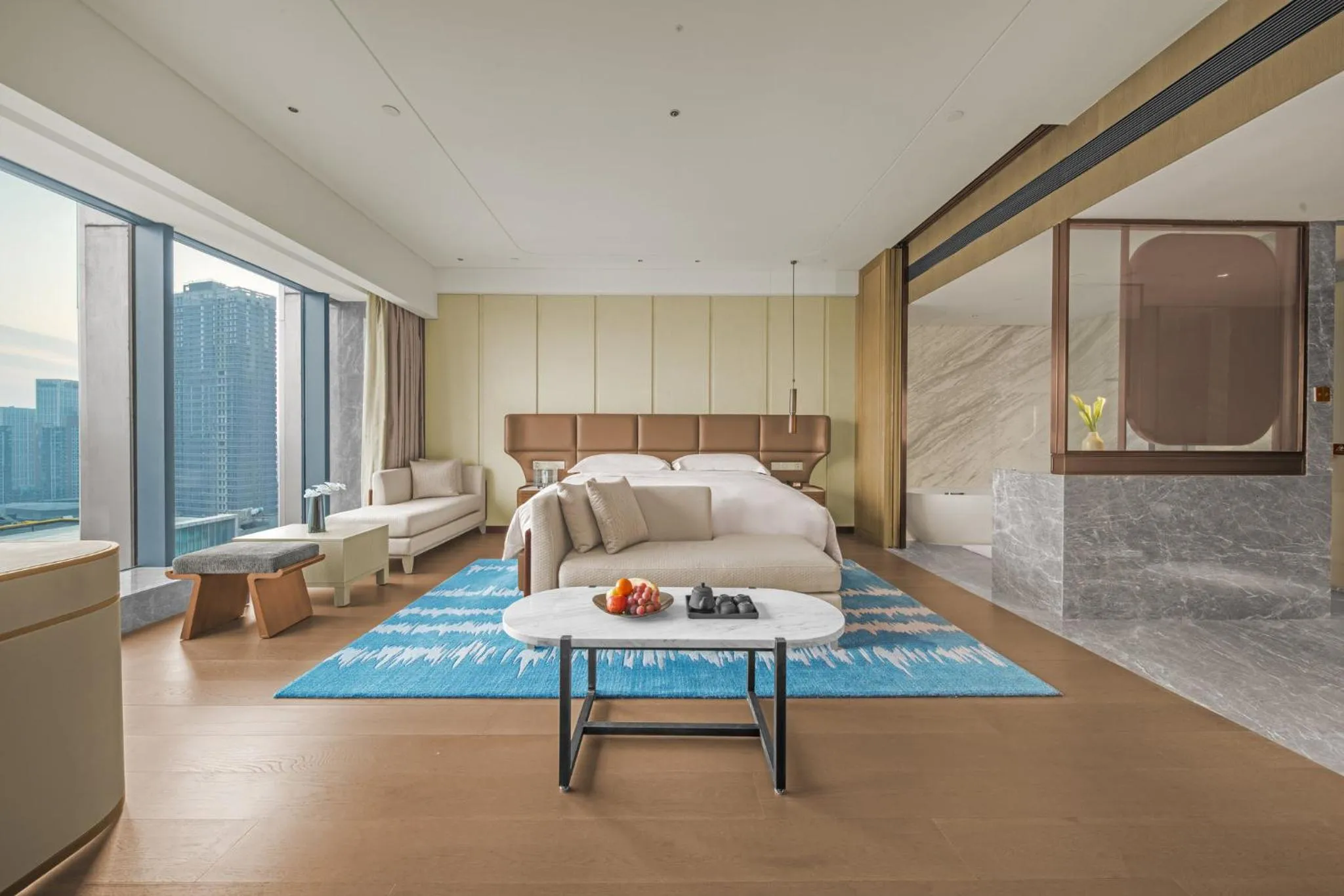 Photo of the whole room, Bed in InterContinental Hotels Zhengzhou