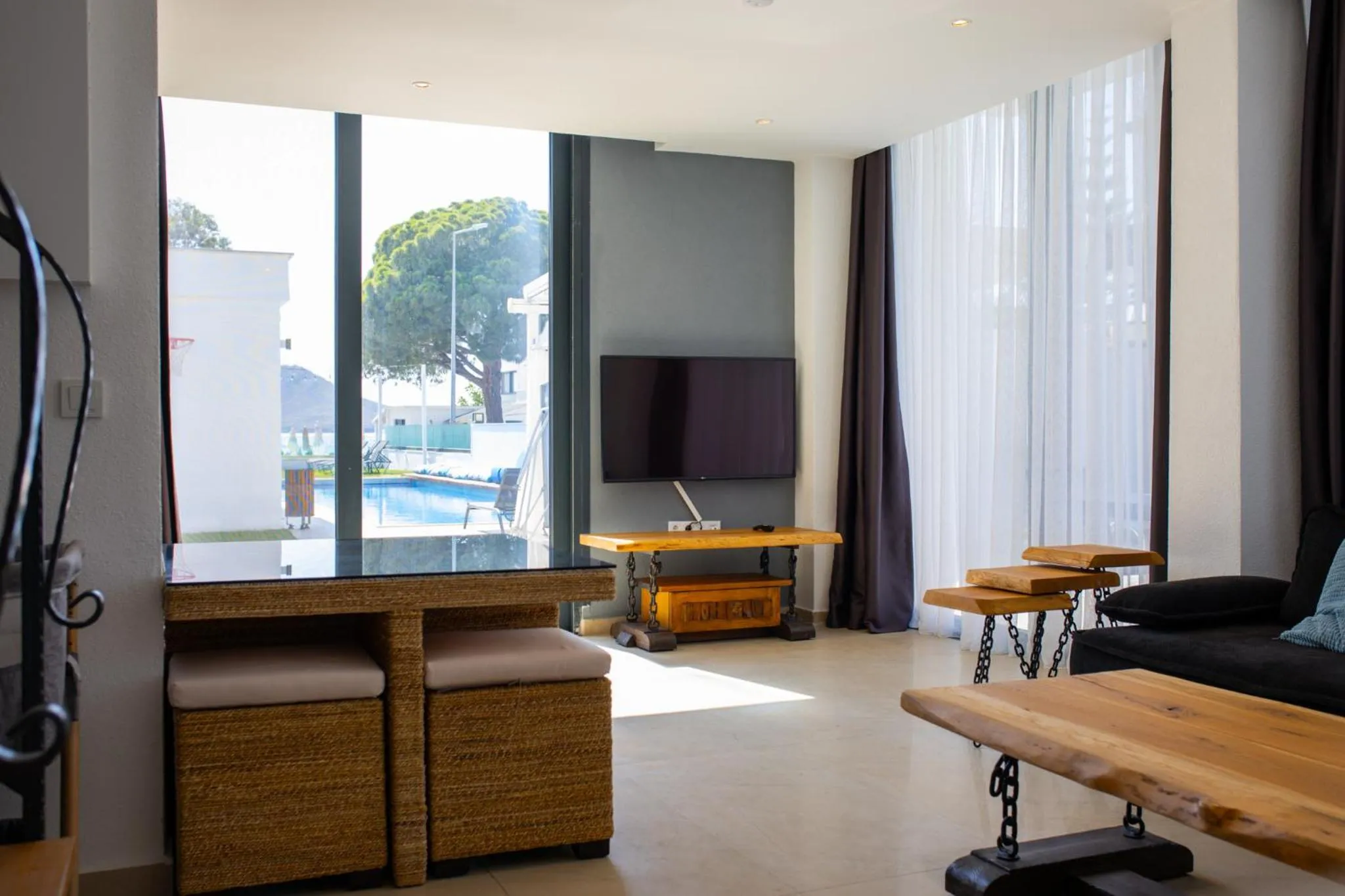 TV and multimedia in Blue Point Hotel Yalikavak