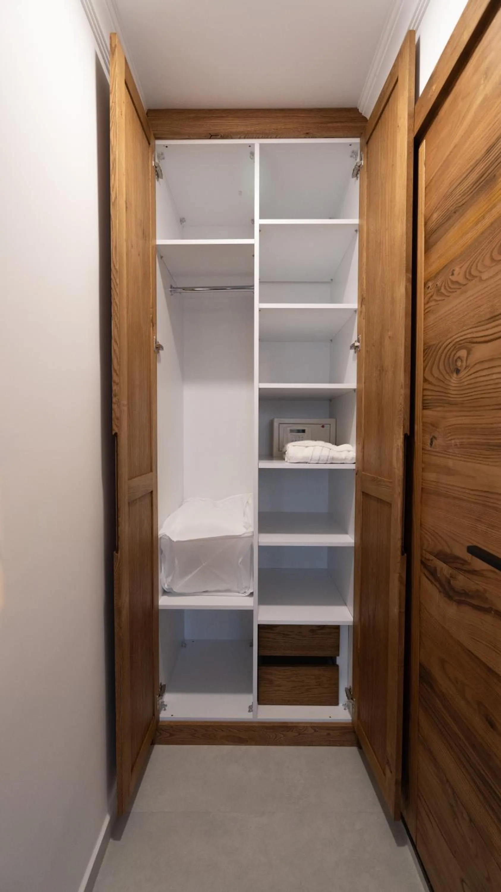 wardrobe in Blue Point Hotel Yalikavak