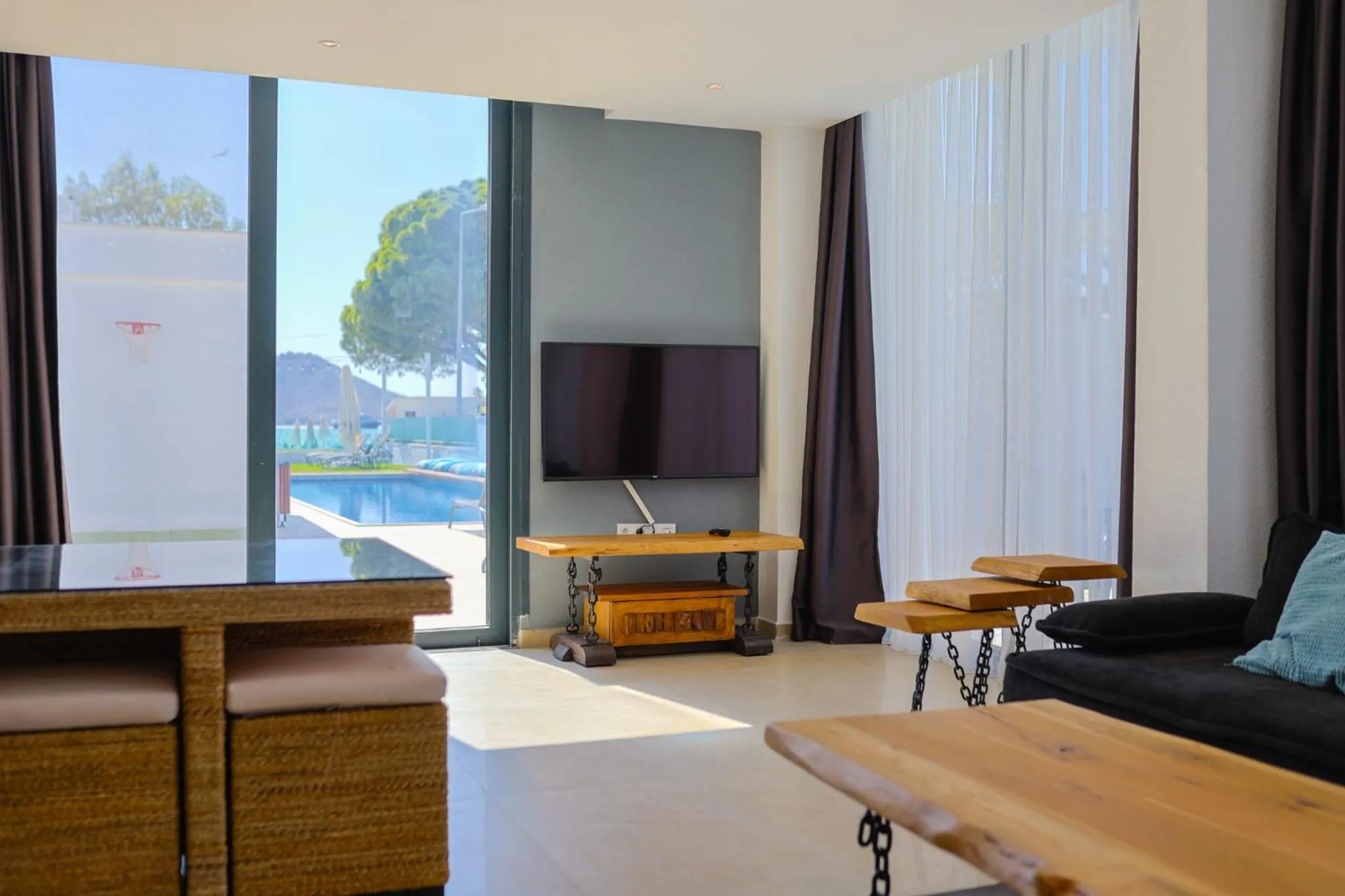 TV and multimedia in Blue Point Hotel Yalikavak