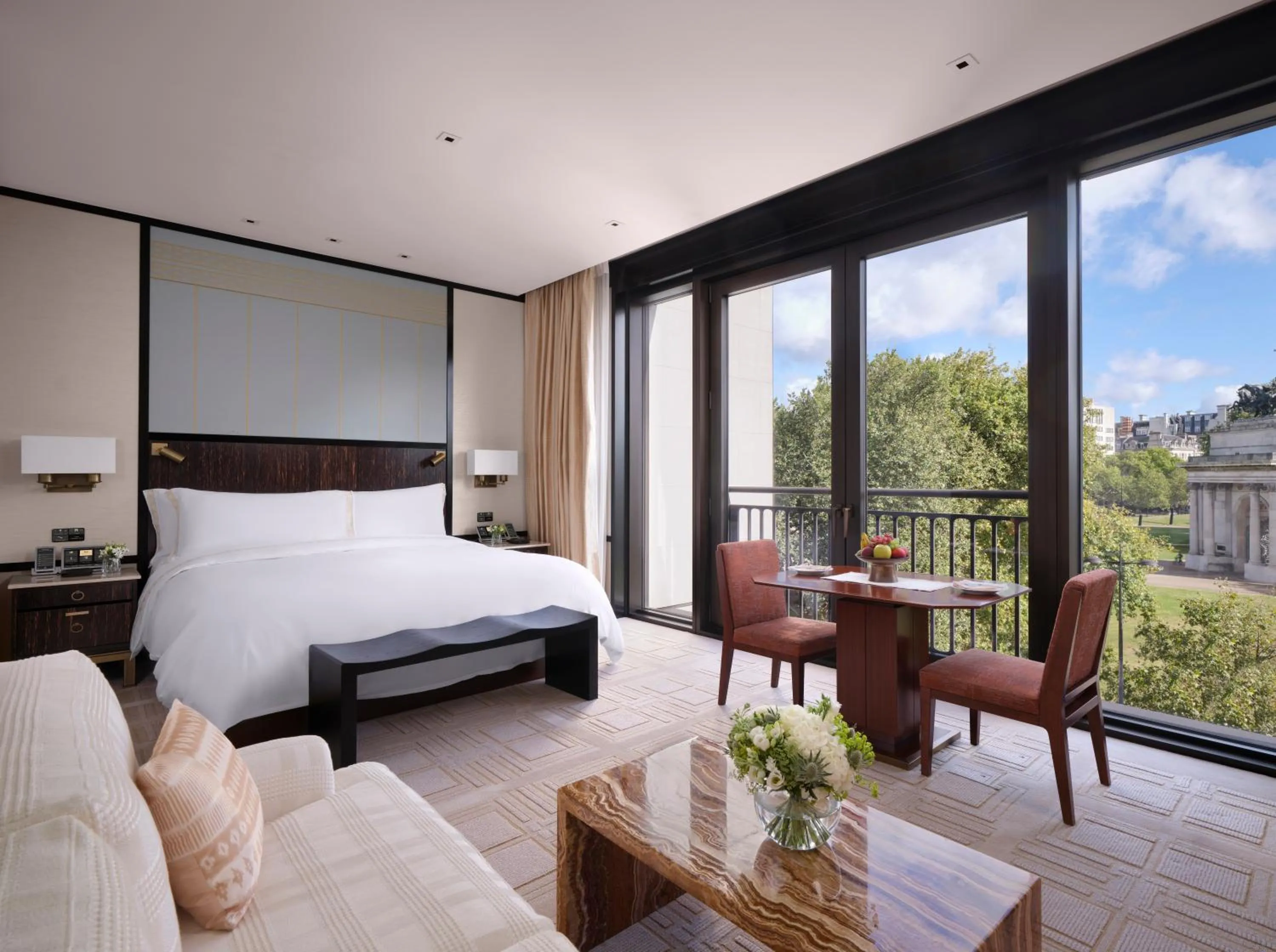 Bedroom, Bed in The Peninsula London