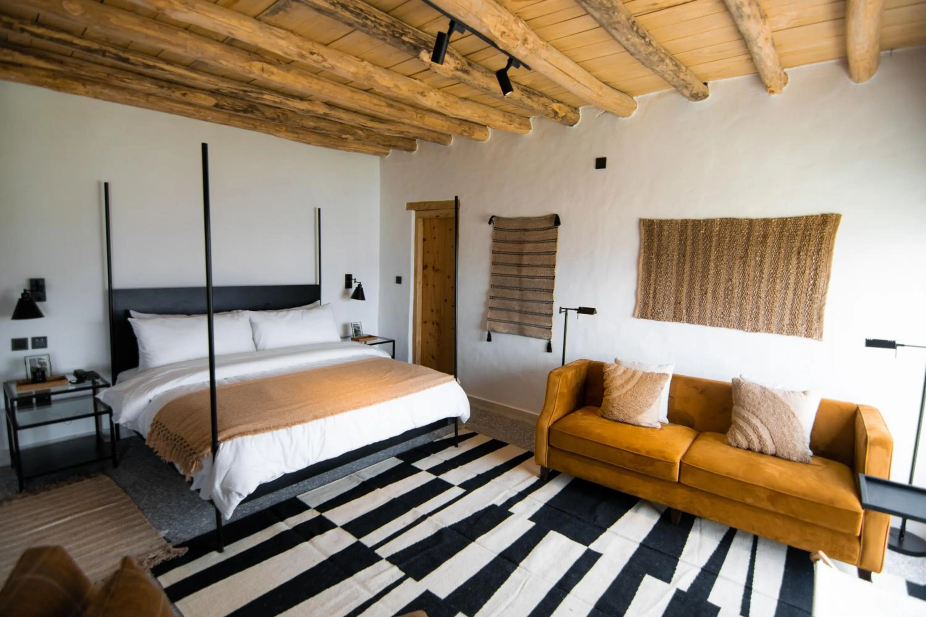 Living room, Bed in BROQ