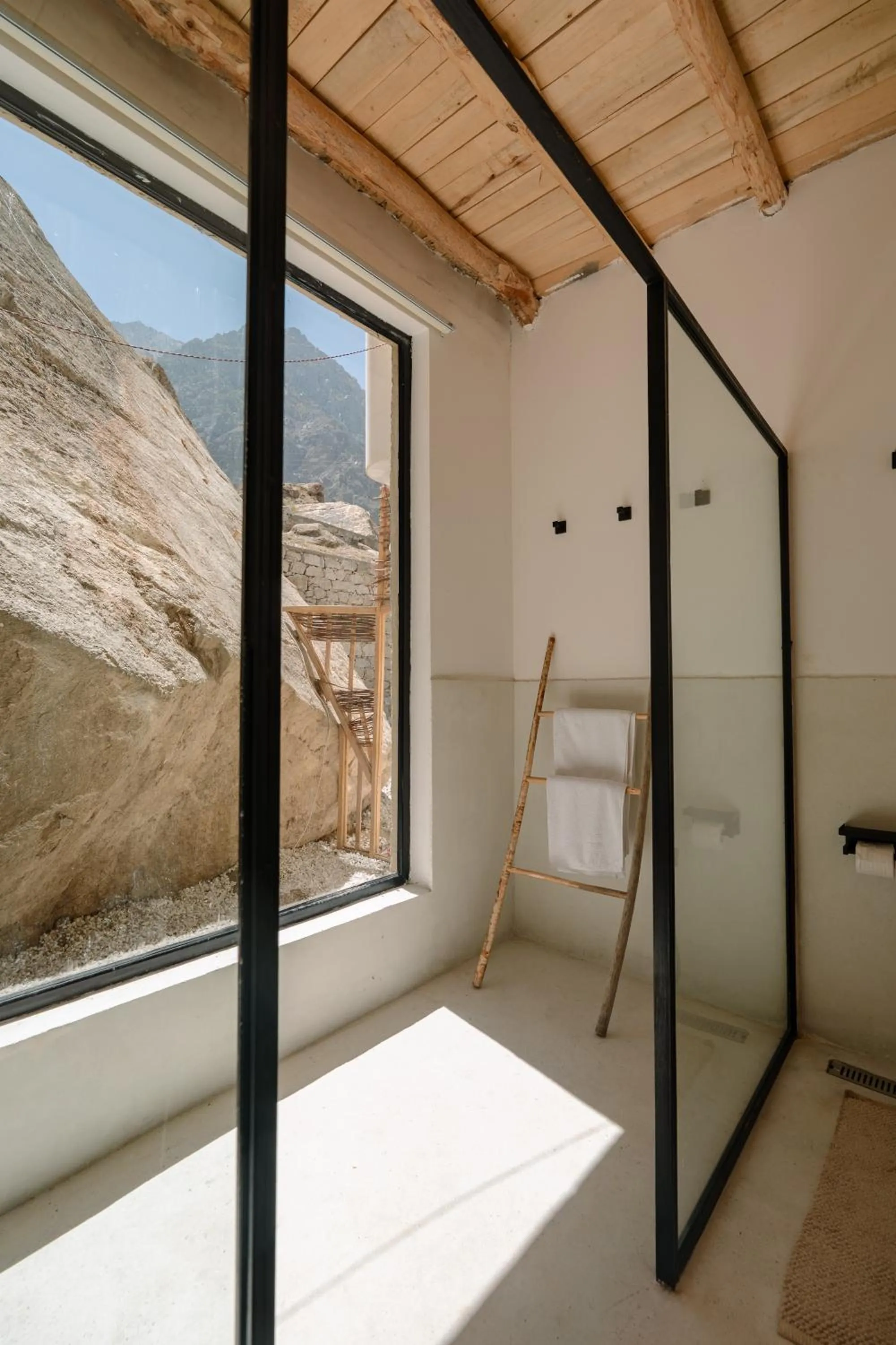 Bathroom, Bed in BROQ