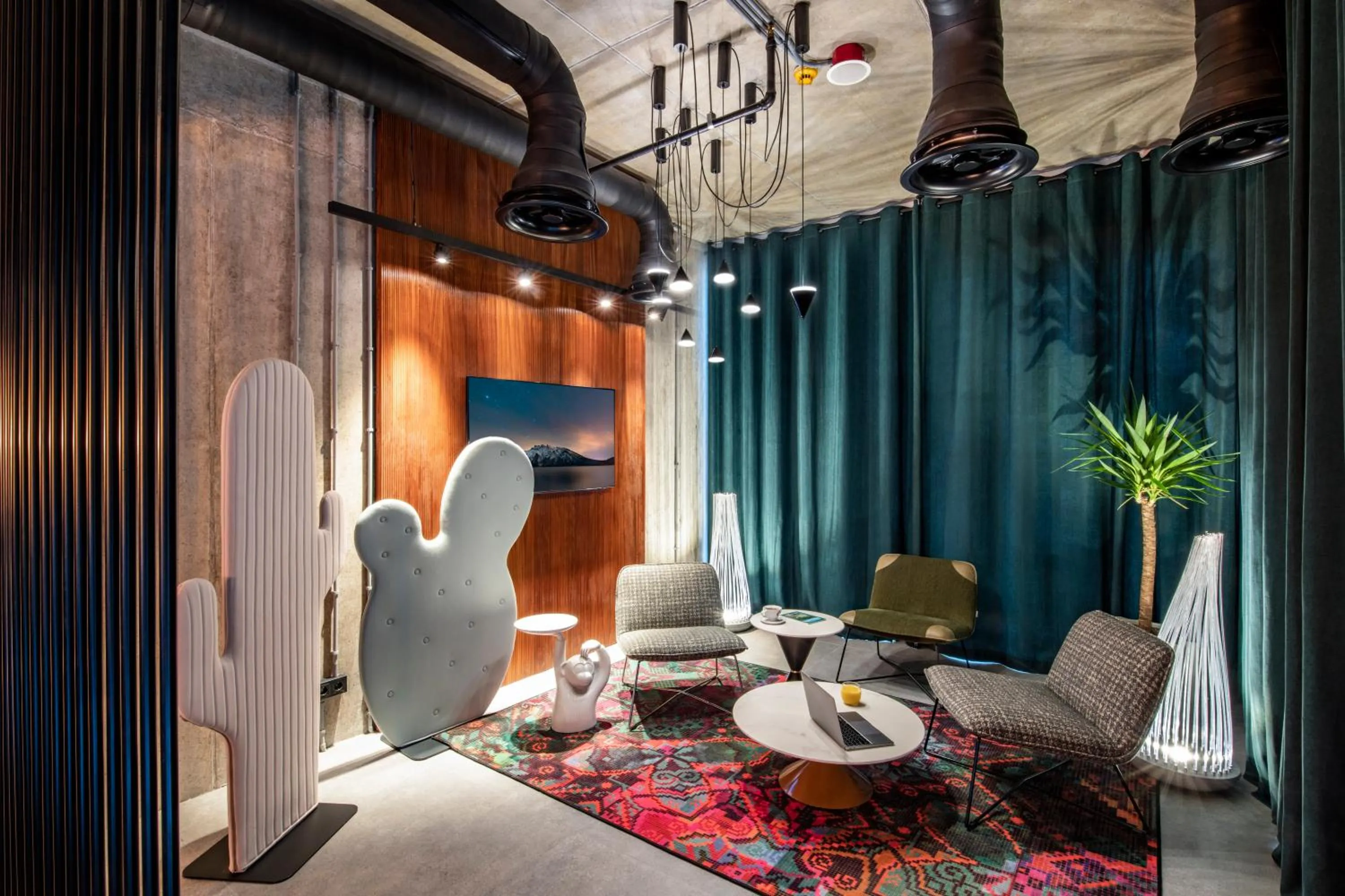 Lounge or bar in STEPS Batumi Hotel & Suites