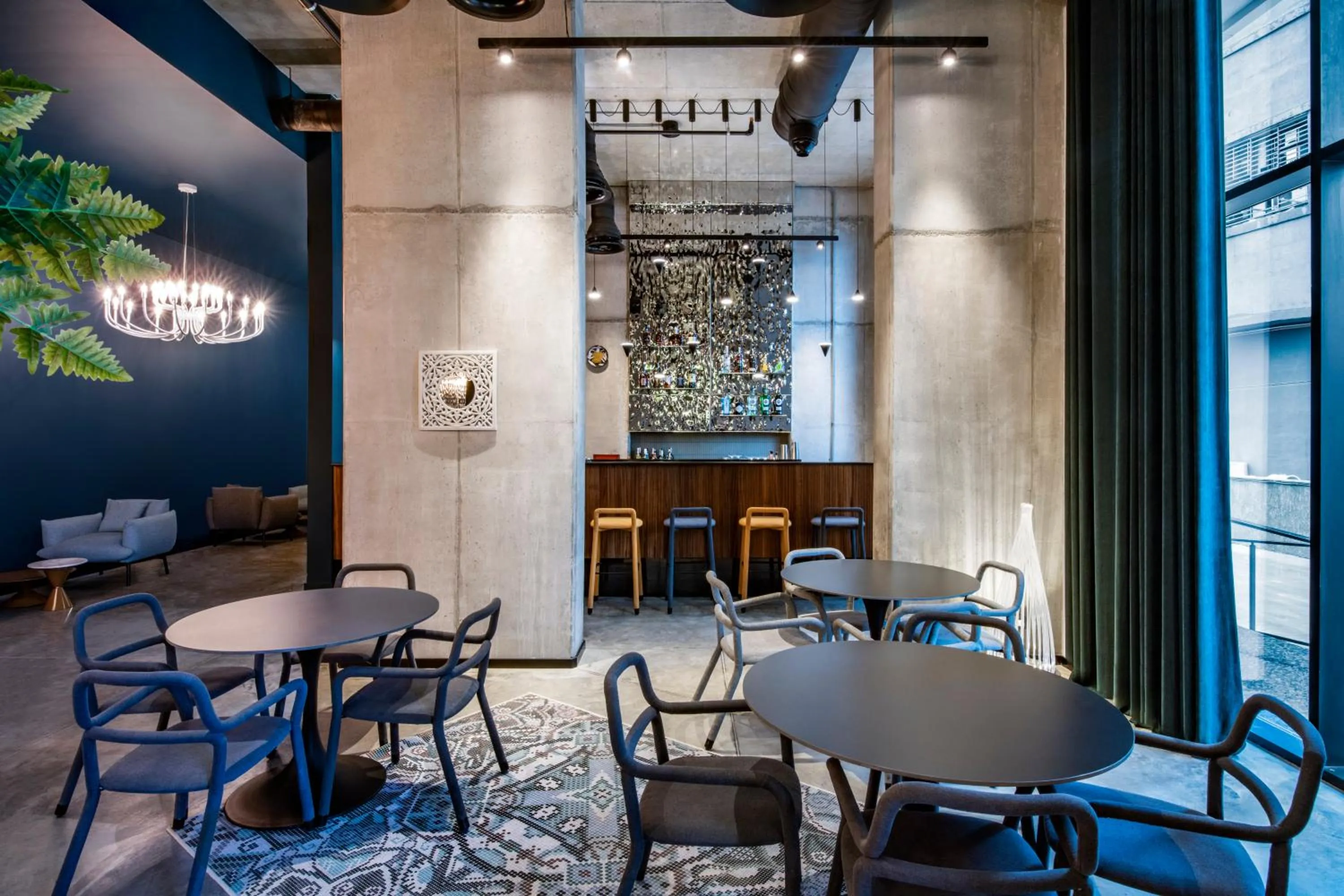 Lounge or bar in STEPS Batumi Hotel & Suites