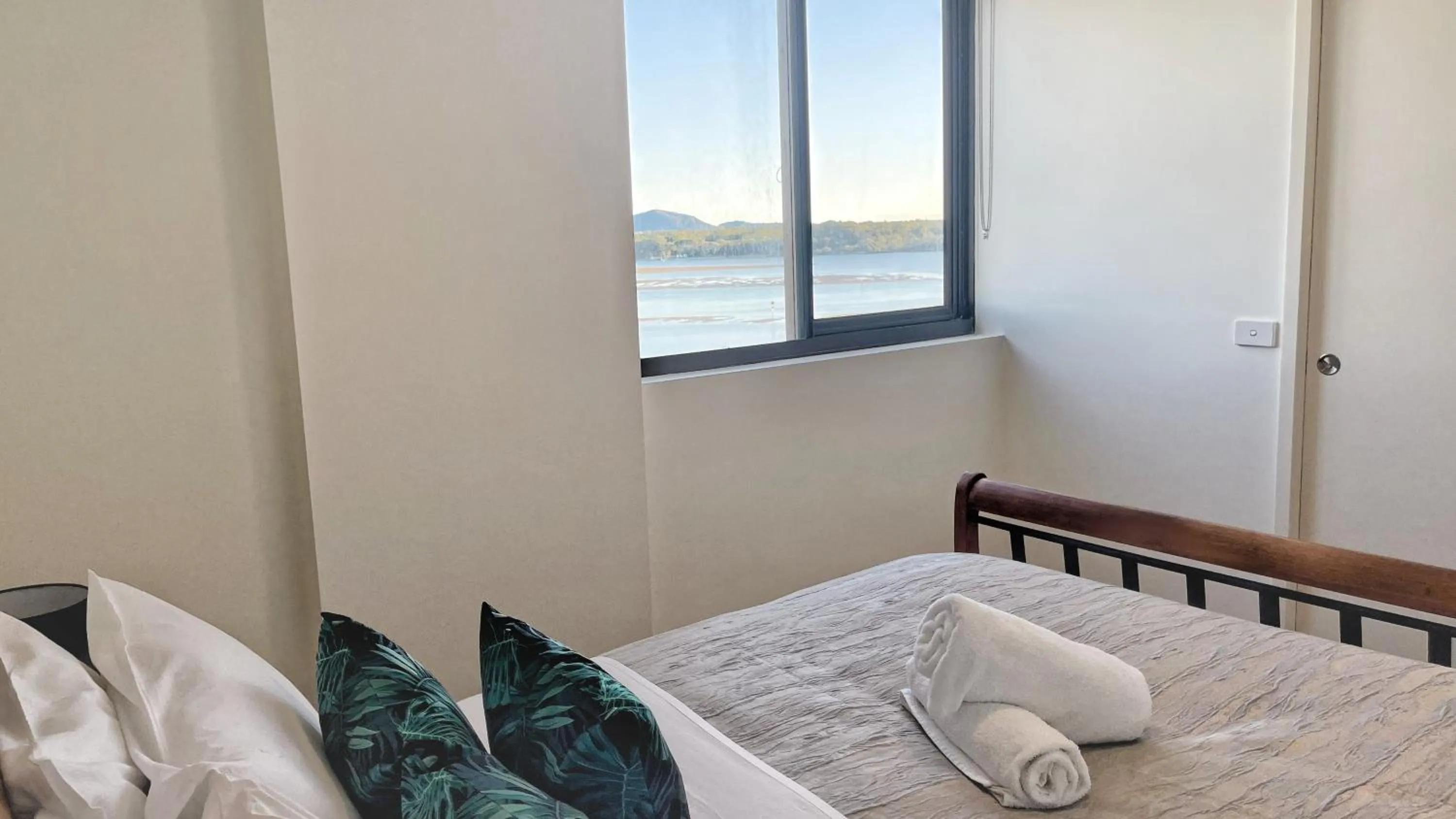Natural landscape, Bed in Maroochydore Riverfront Apartment