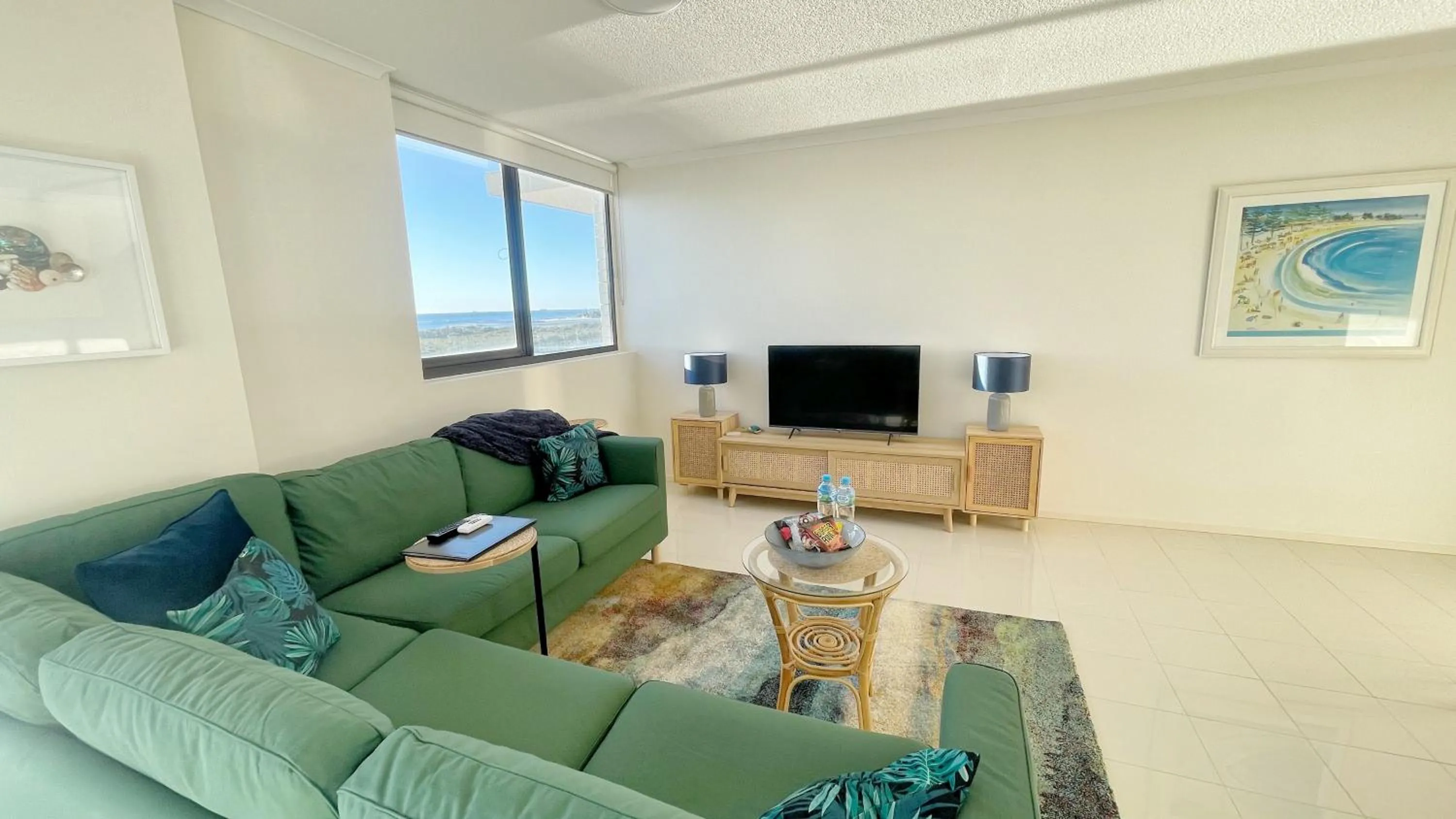 TV and multimedia in Maroochydore Riverfront Apartment
