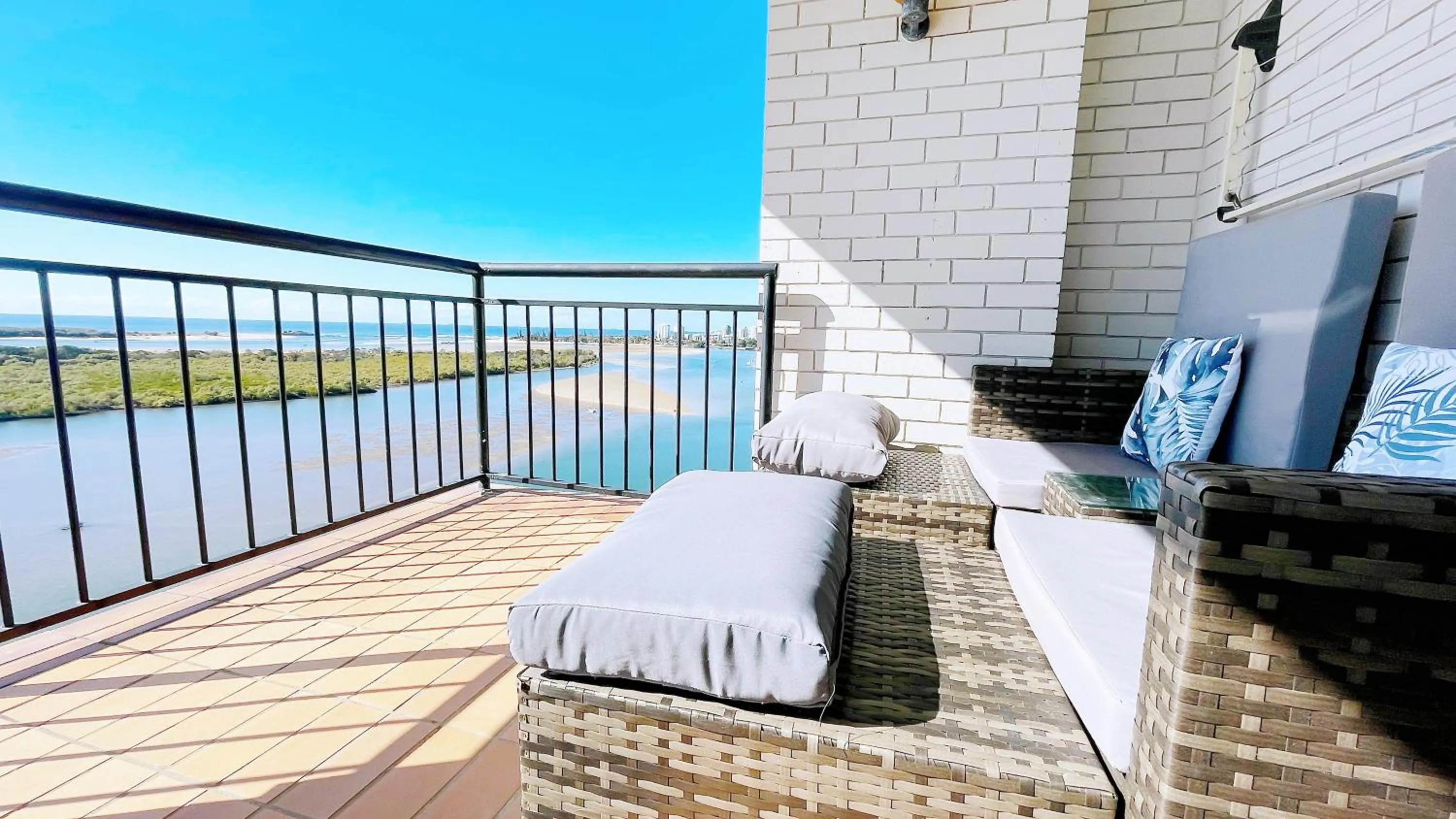 Natural landscape in Maroochydore Riverfront Apartment
