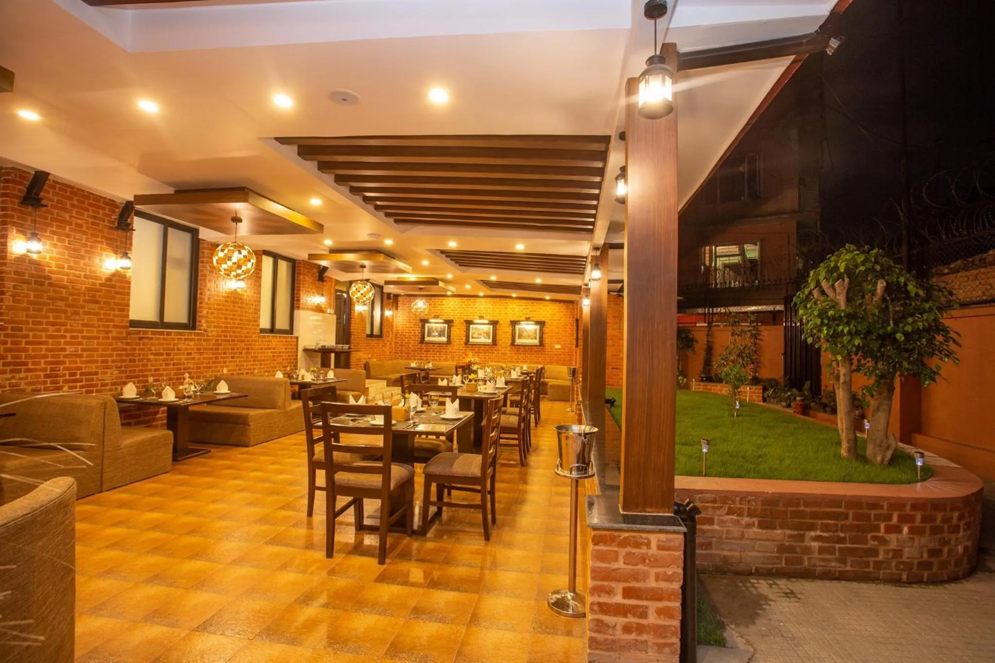 Restaurant/places to eat in Pashupati Boutique Hotel & Spa