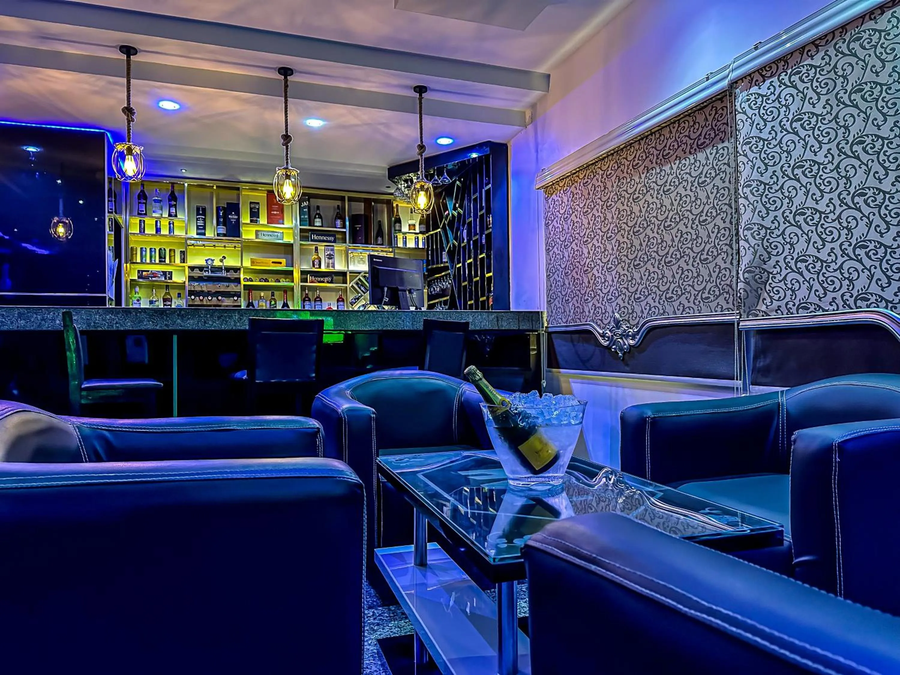 Lounge or bar in Parkview Astoria Hotel