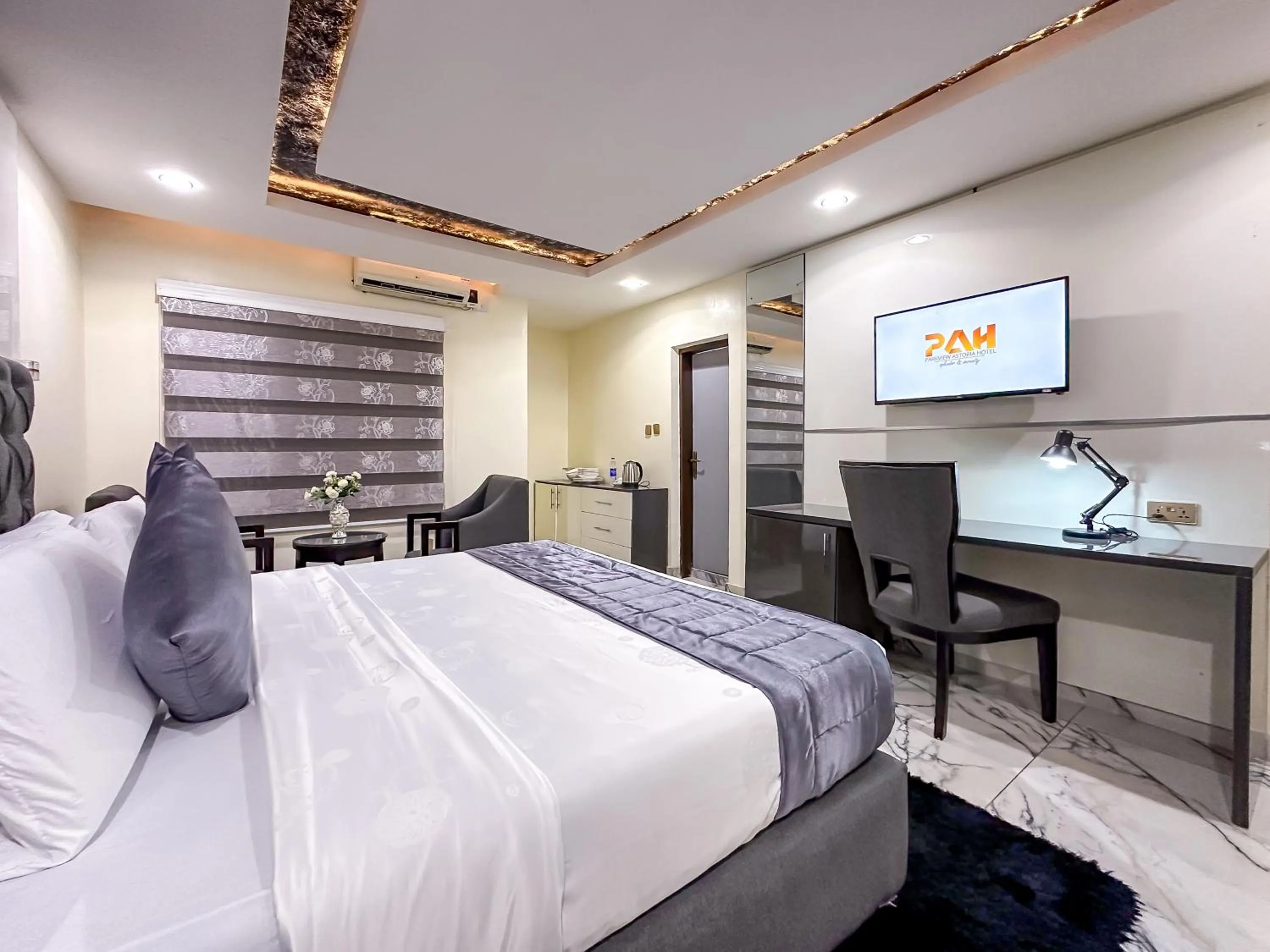 TV and multimedia, Bed in Parkview Astoria Hotel