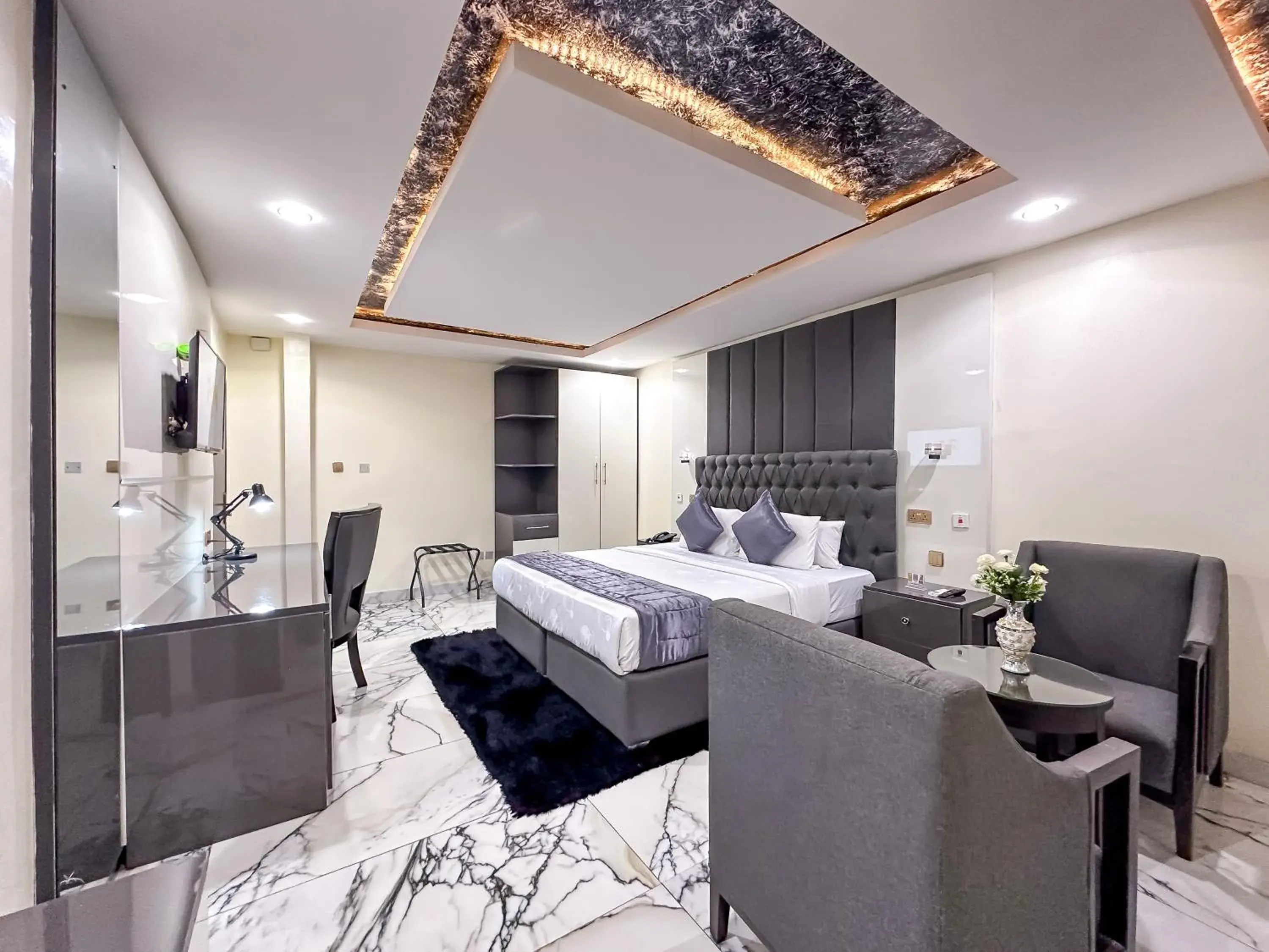 King Suite in Parkview Astoria Hotel King Suite in Parkview Astoria Hotel