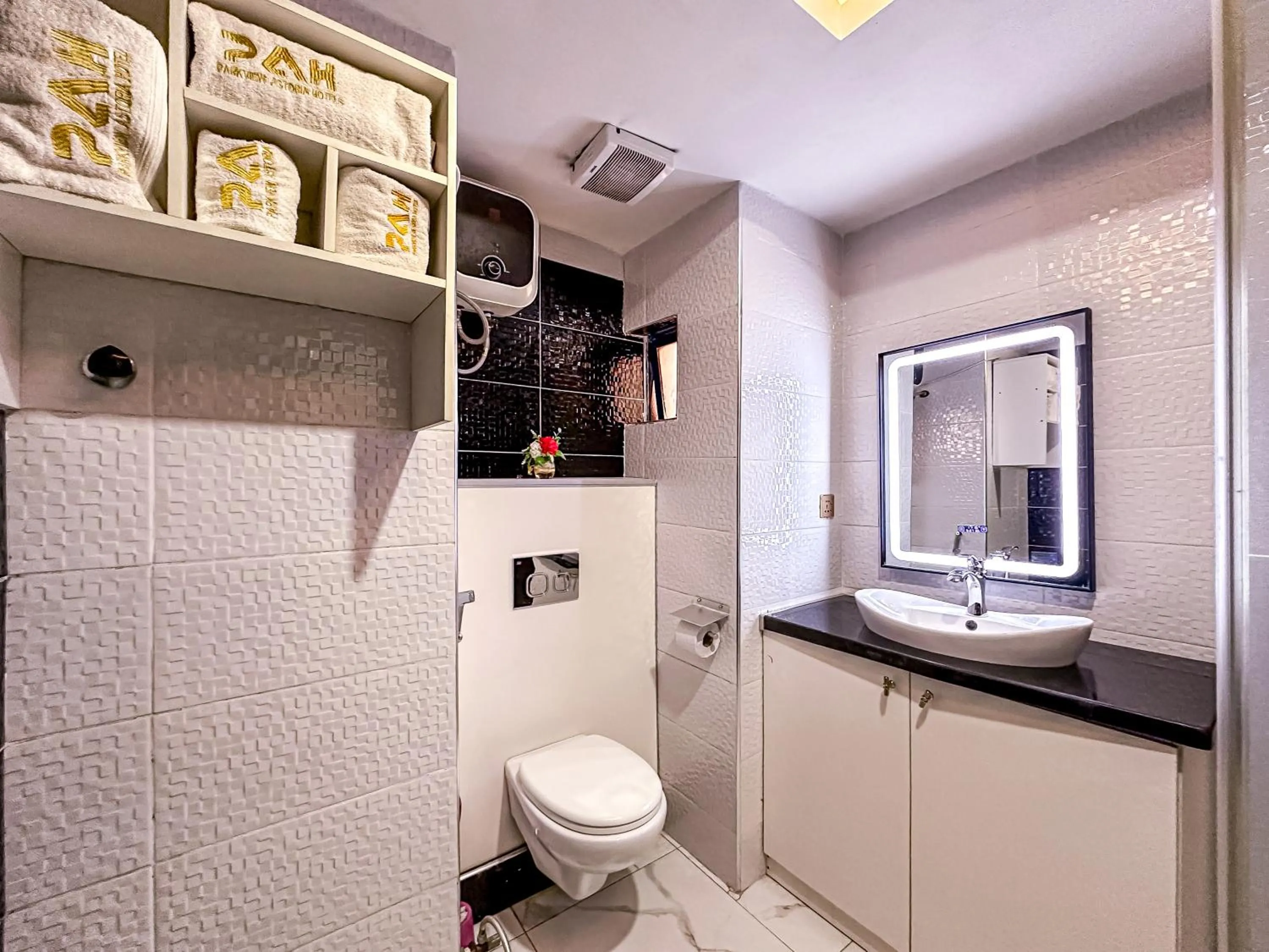 Bathroom in Parkview Astoria Hotel